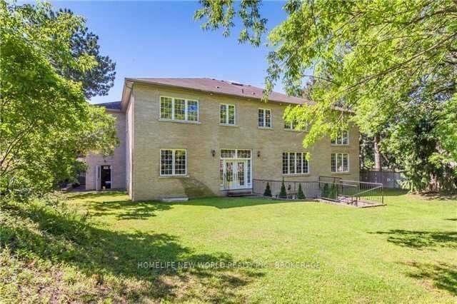 8 Shady Oaks Crescent