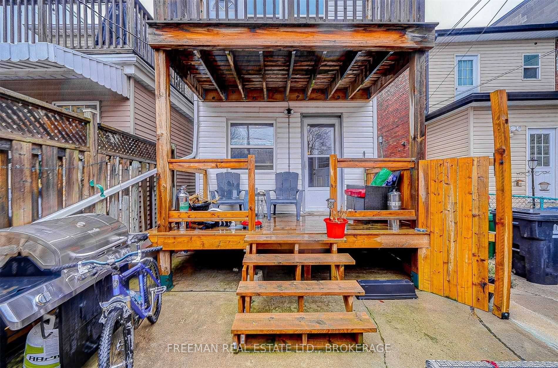 270 Christie St