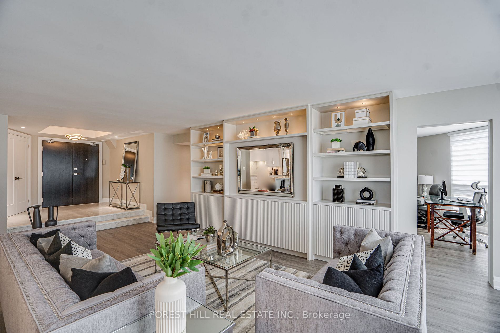 240 Heath St W, #901