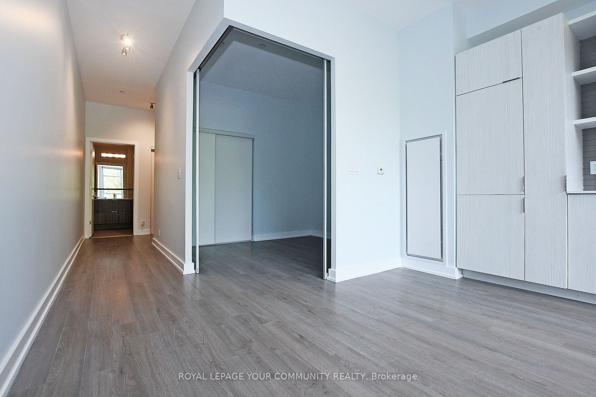 6 Parkwood Ave, #206