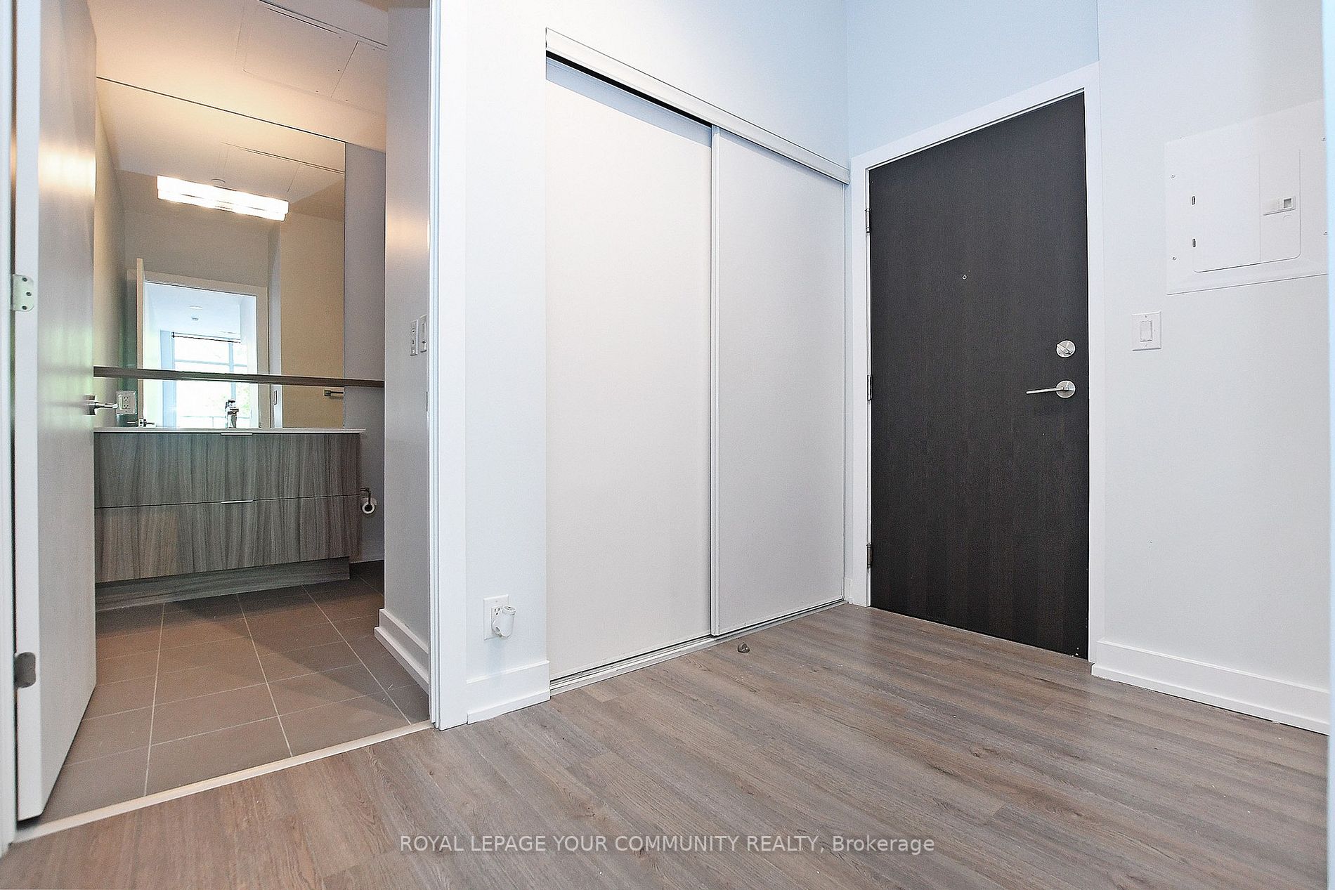 6 Parkwood Ave, #206