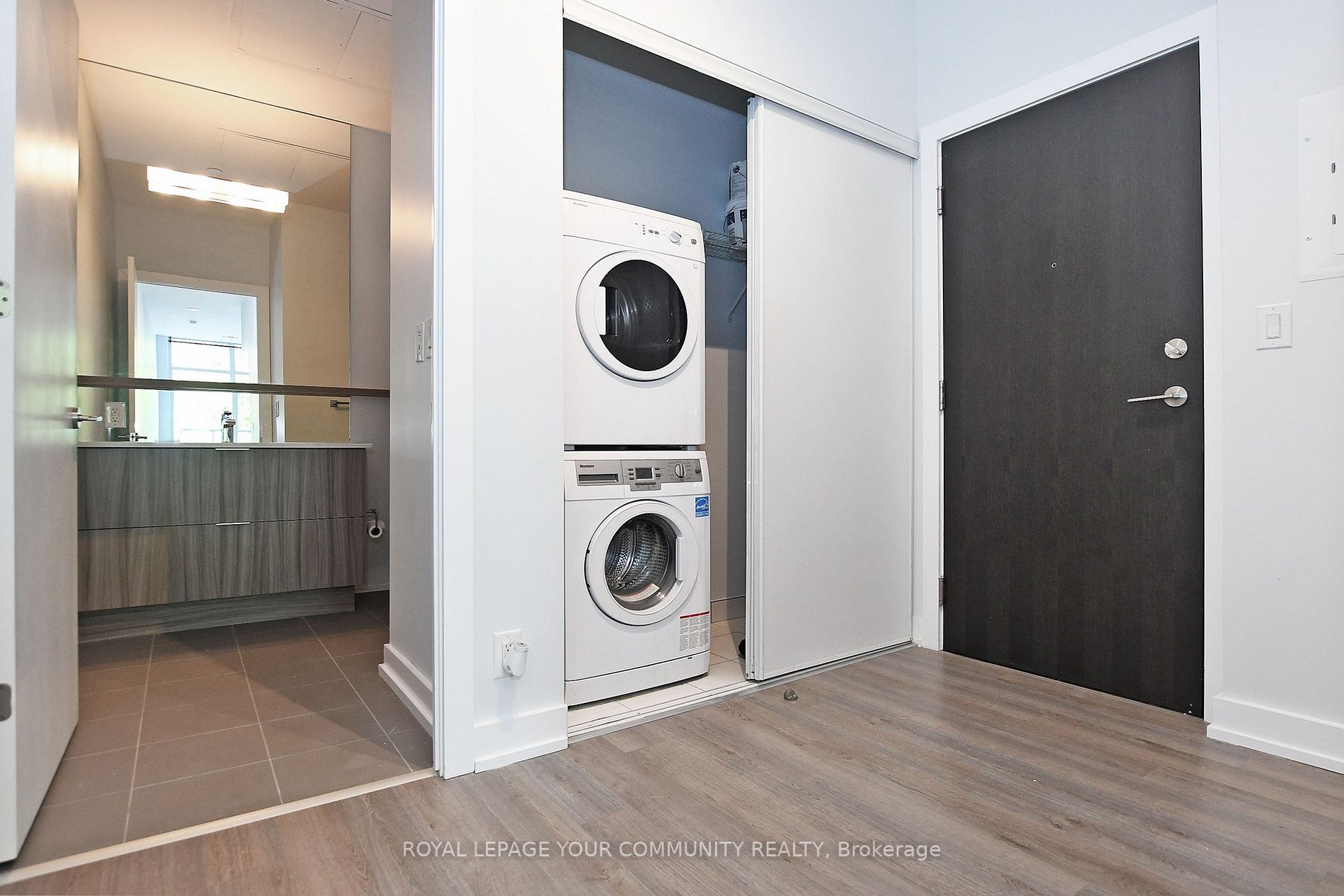 6 Parkwood Ave, #206