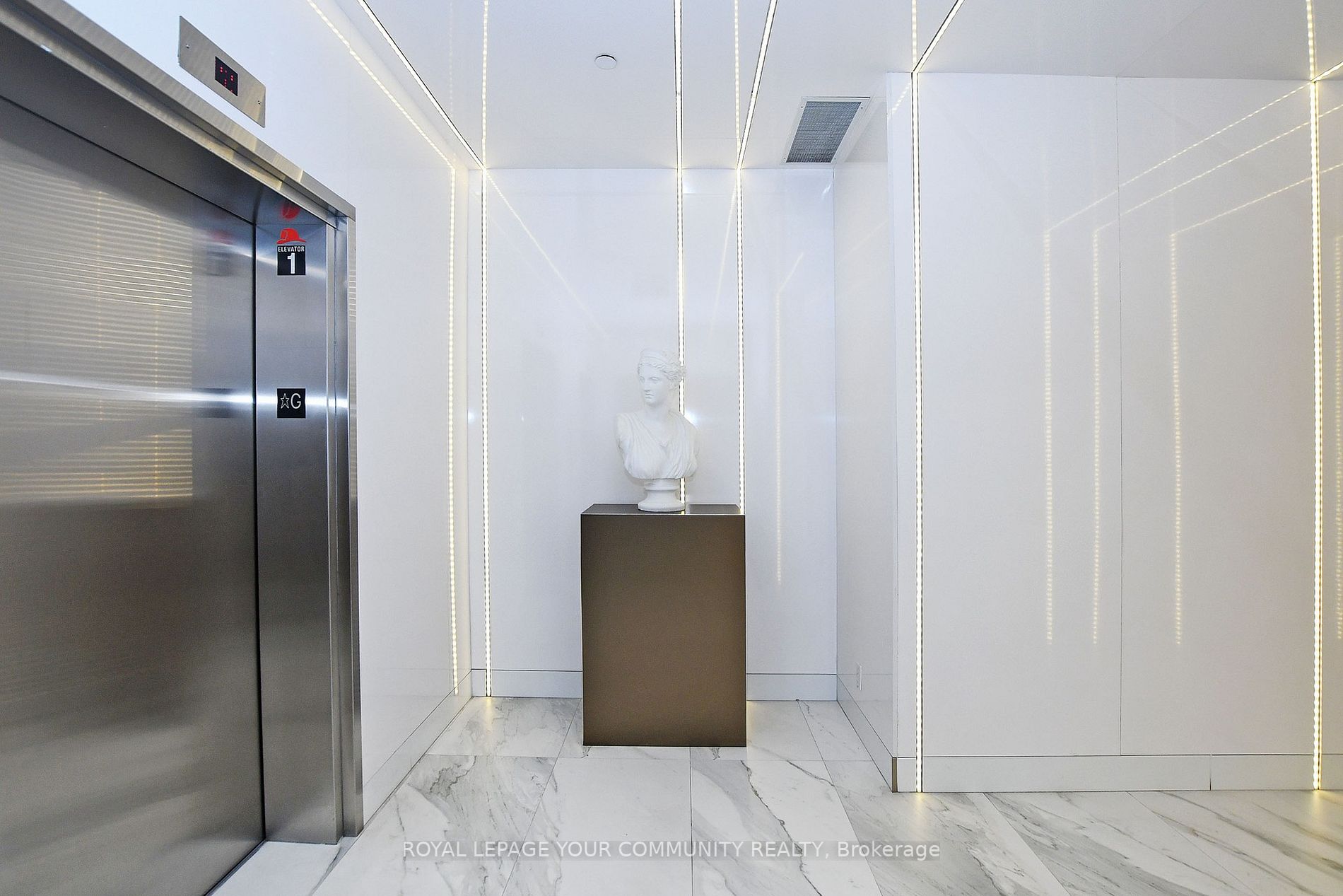 6 Parkwood Ave, #206
