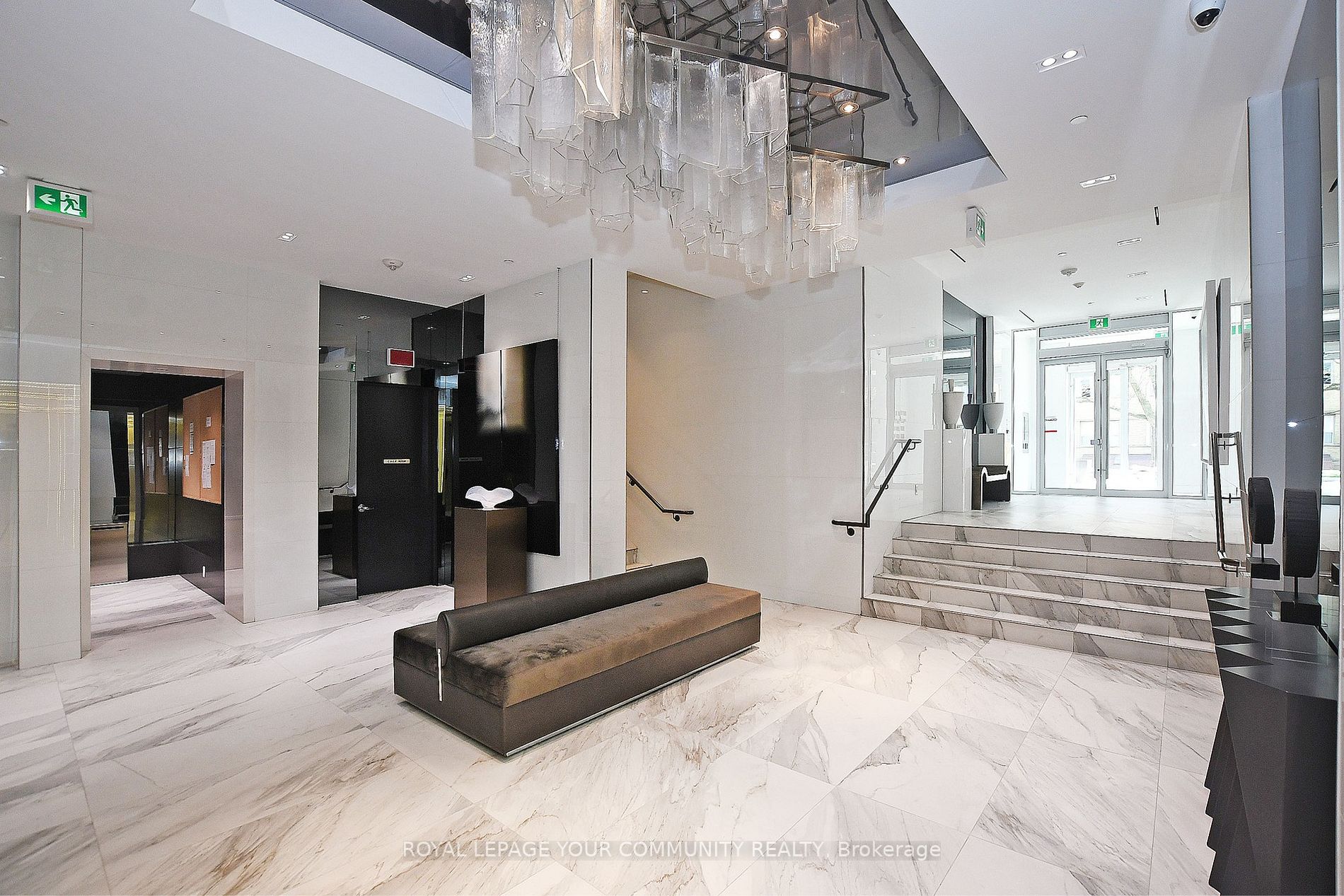 6 Parkwood Ave, #206