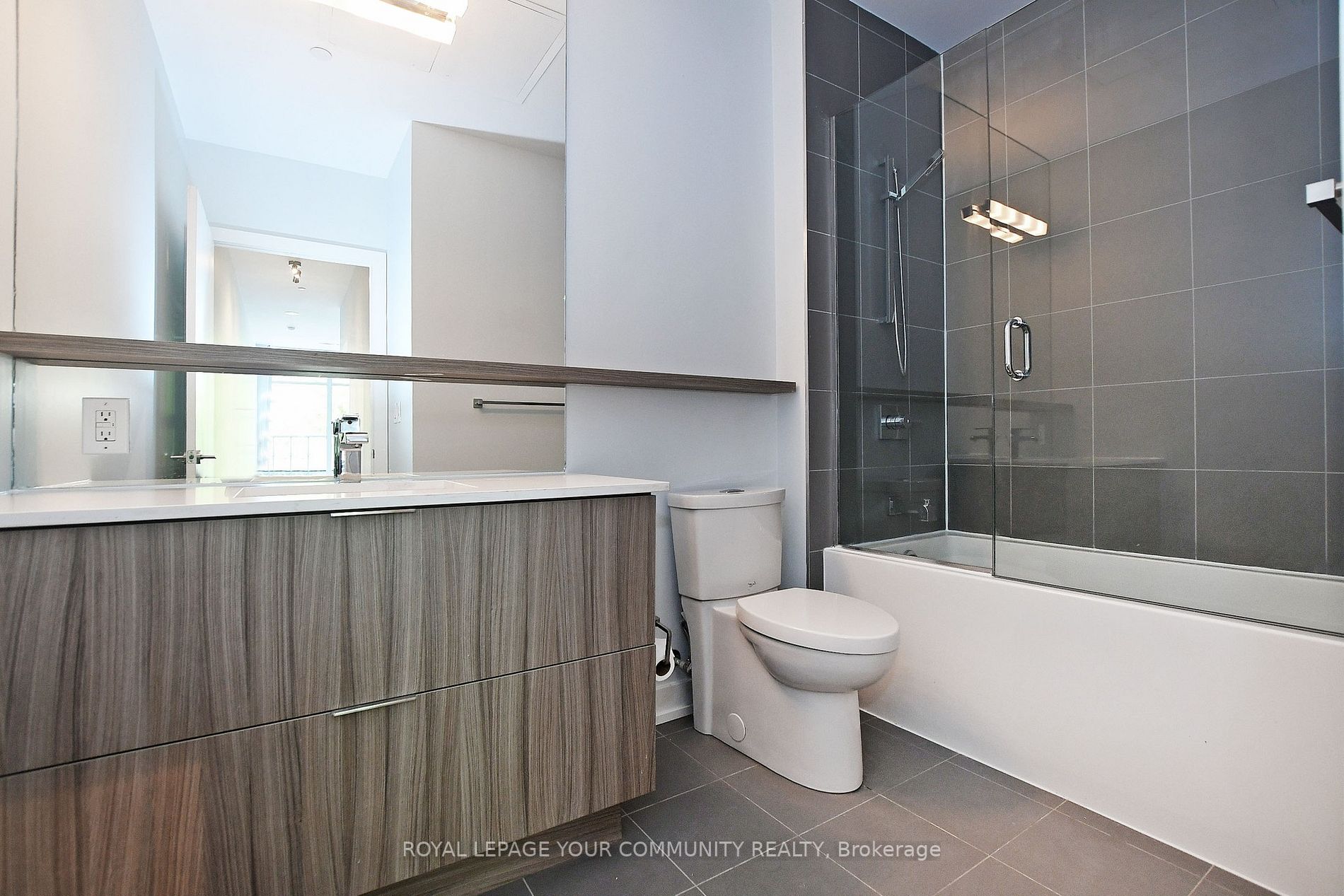 6 Parkwood Ave, #206