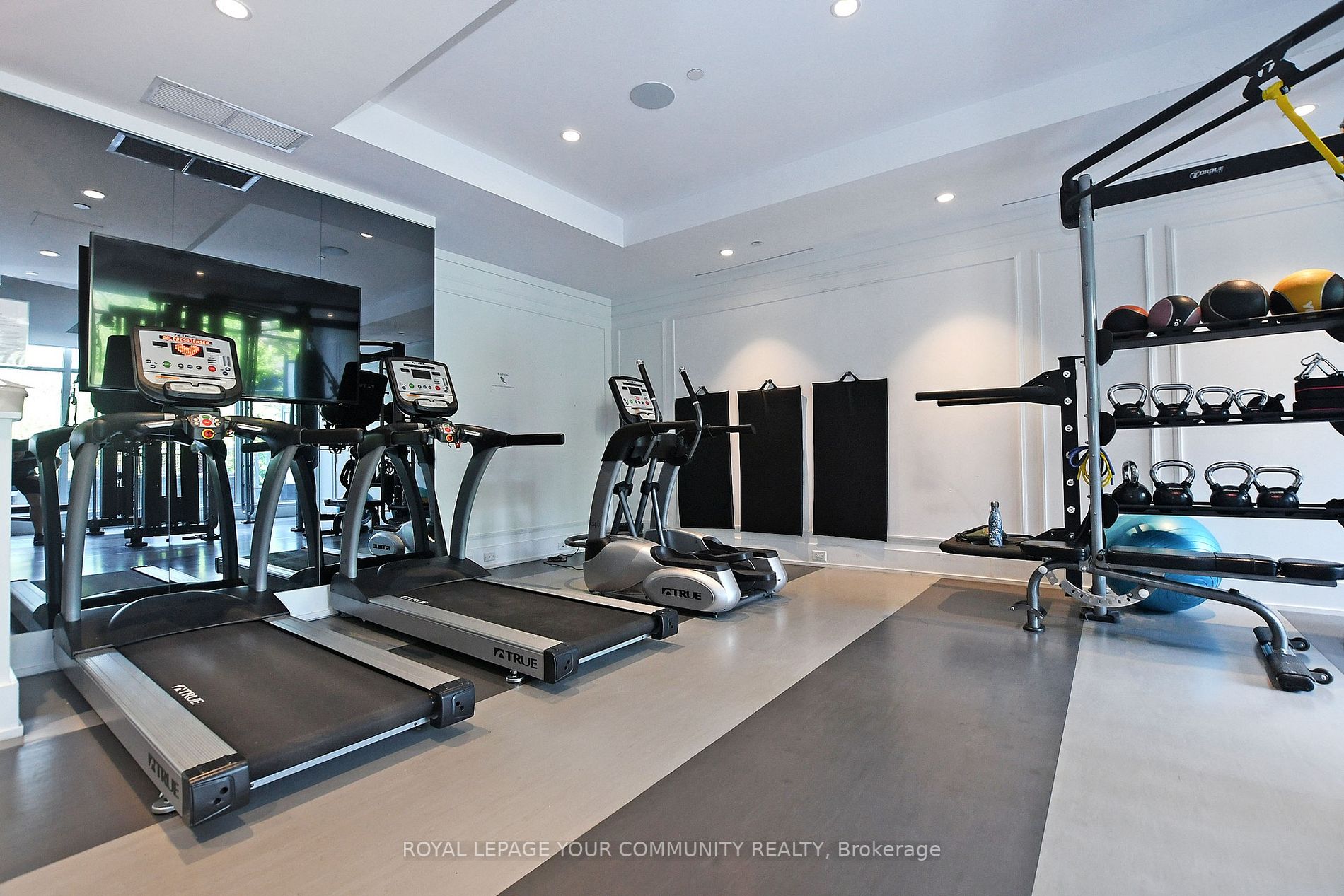 6 Parkwood Ave, #206
