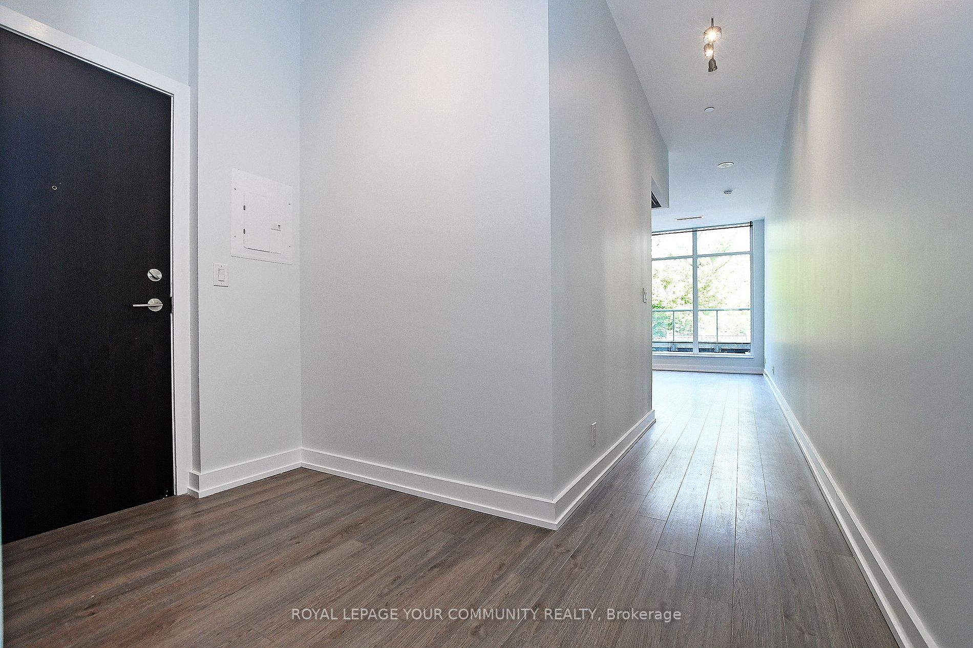 6 Parkwood Ave, #206
