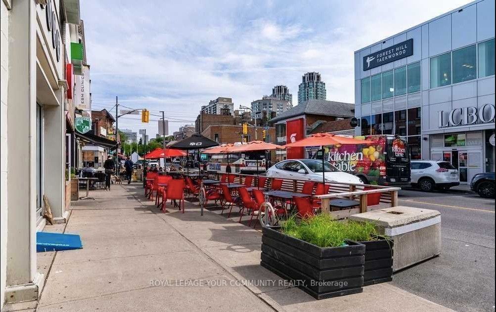 6 Parkwood Ave, #206