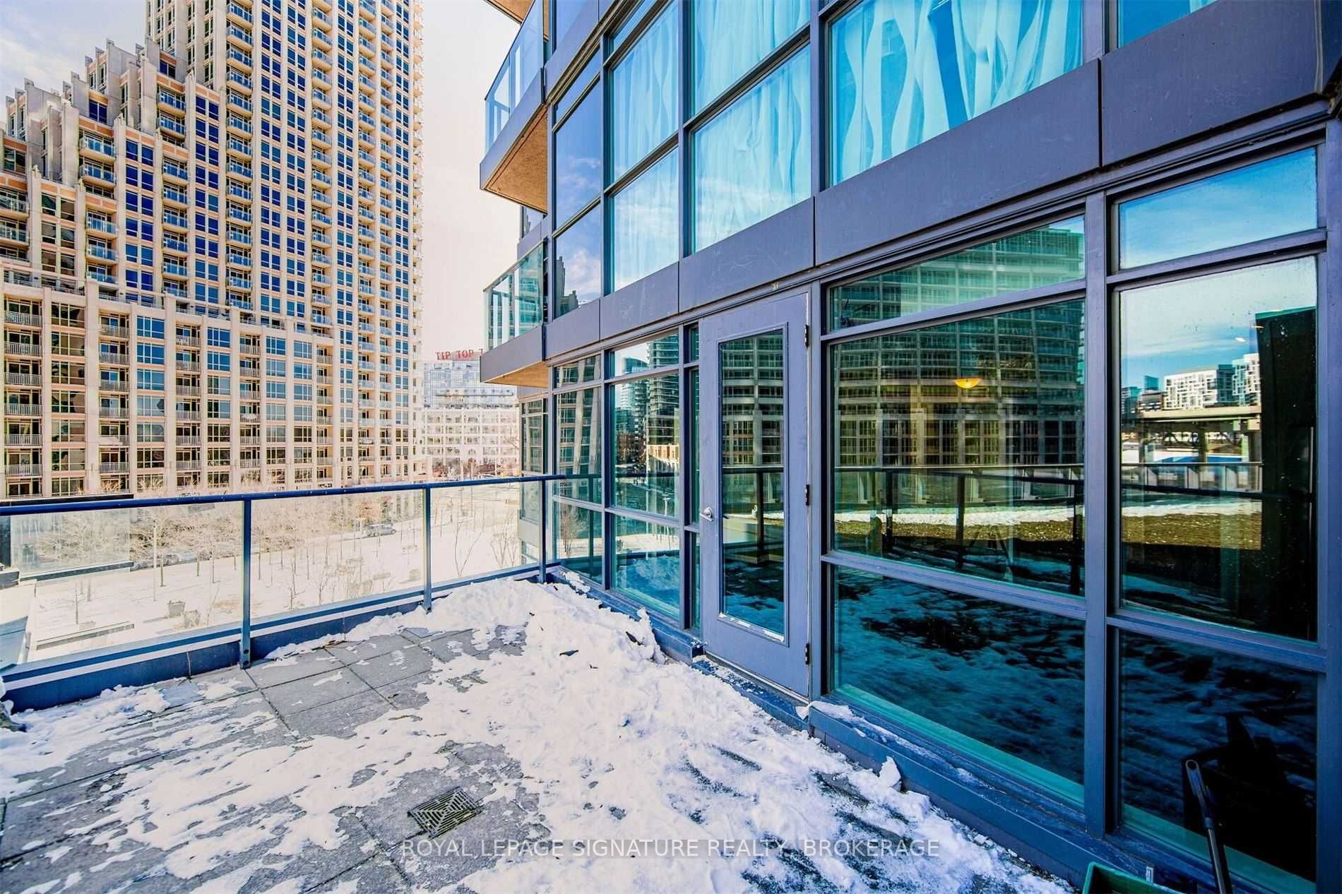 215 Fort York Blvd, #420