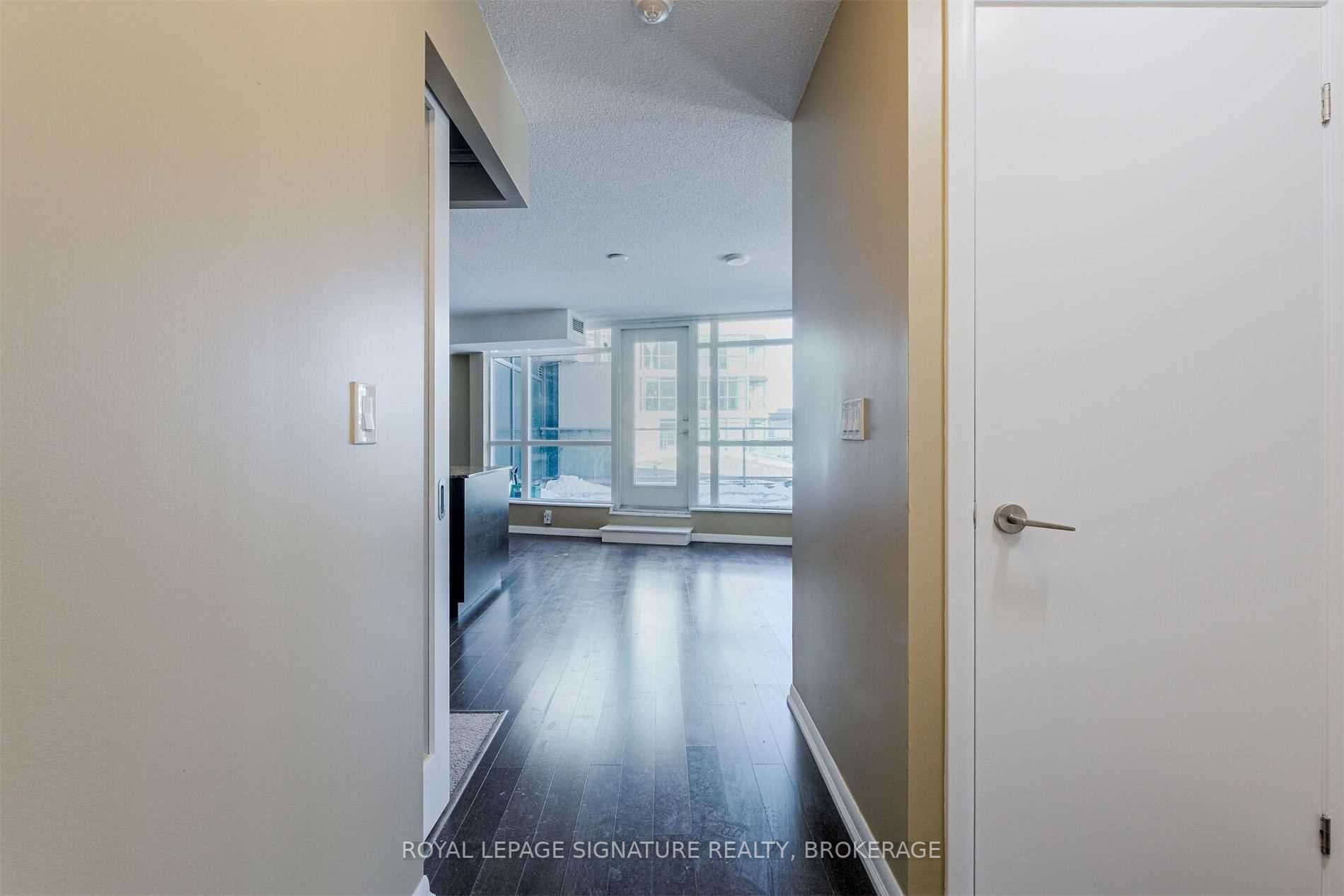 215 Fort York Blvd, #420