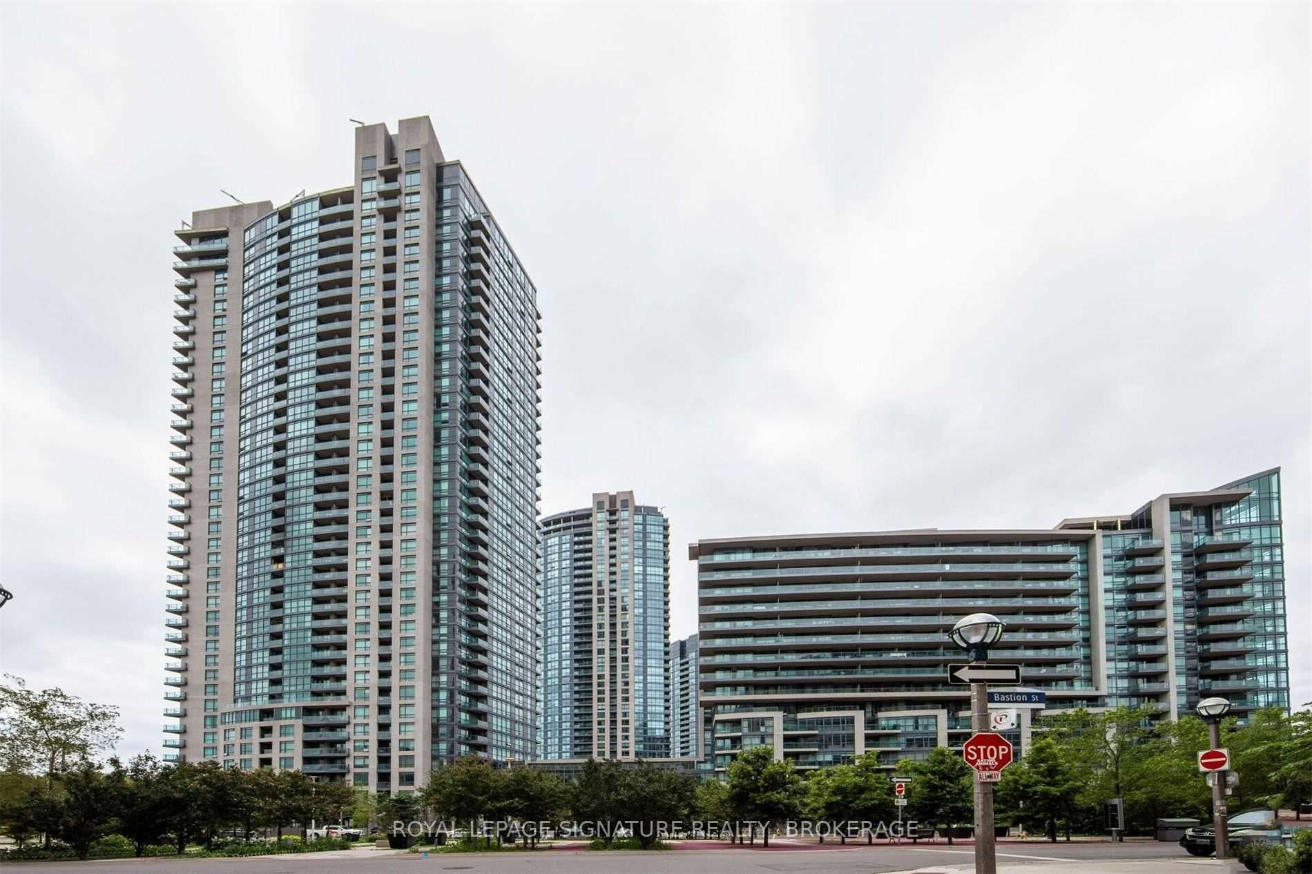 215 Fort York Blvd, #420