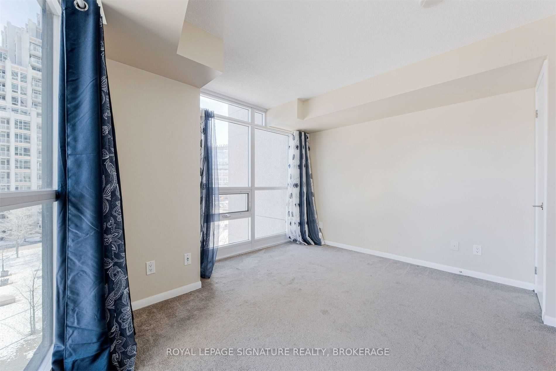 215 Fort York Blvd, #420