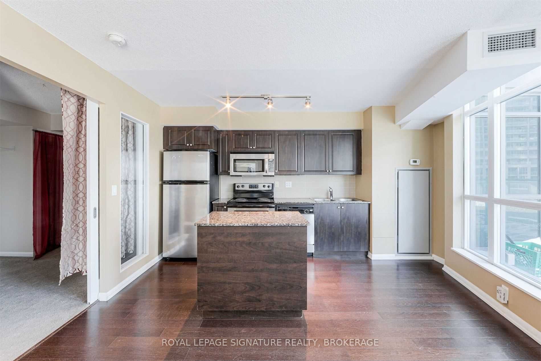 215 Fort York Blvd, #420