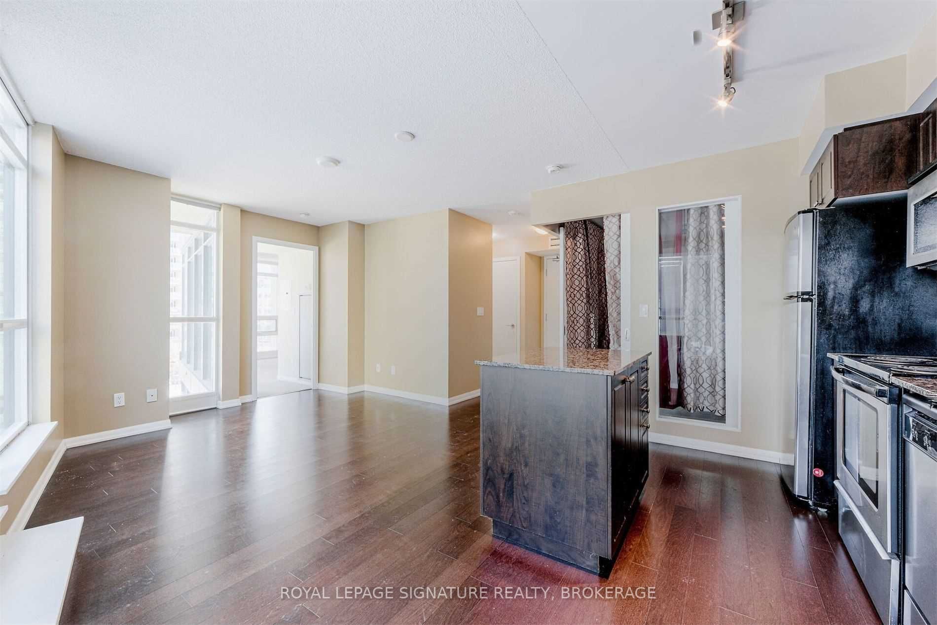 215 Fort York Blvd, #420