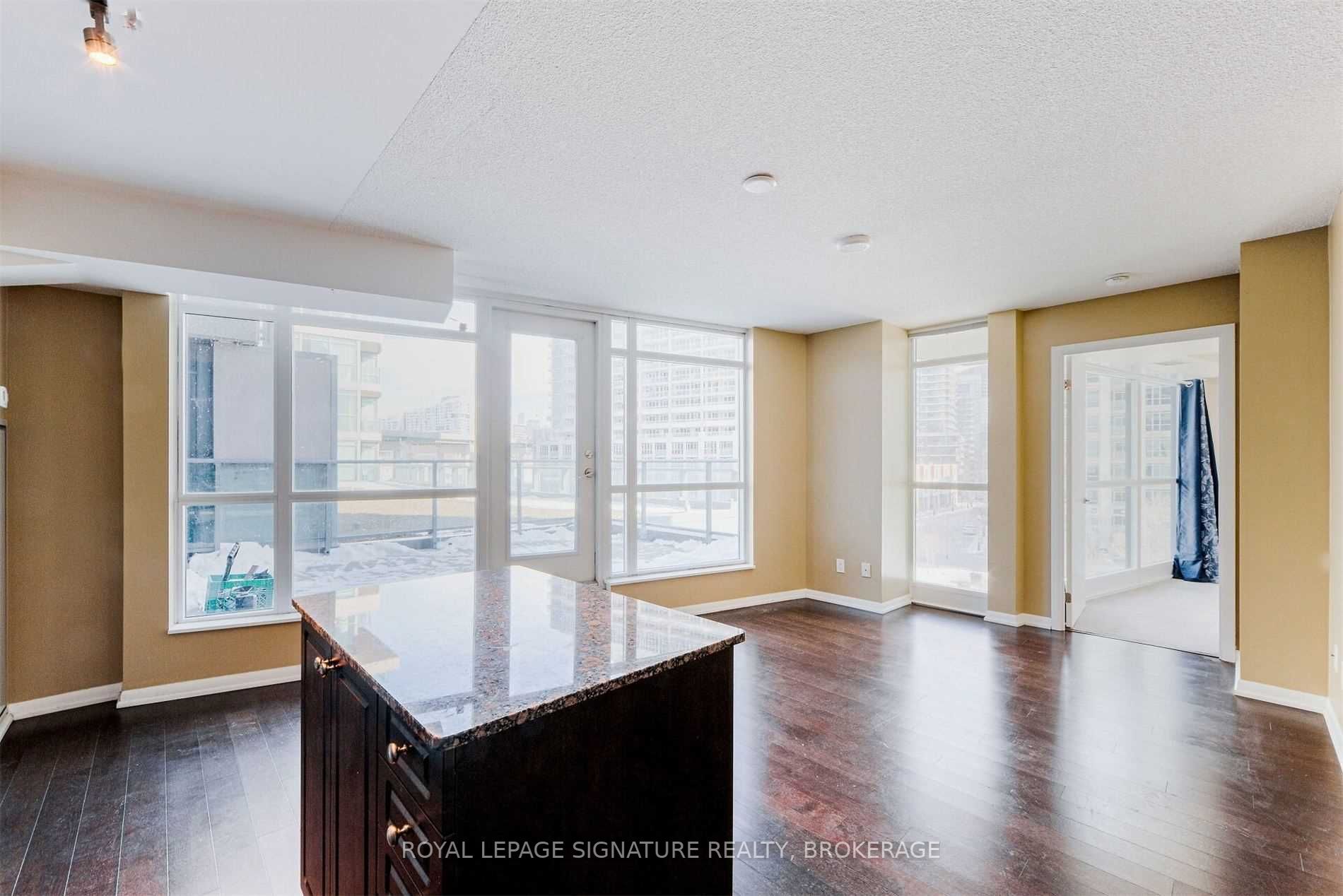 215 Fort York Blvd, #420