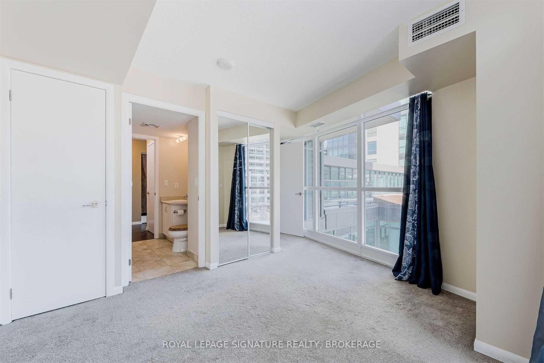 215 Fort York Blvd, #420