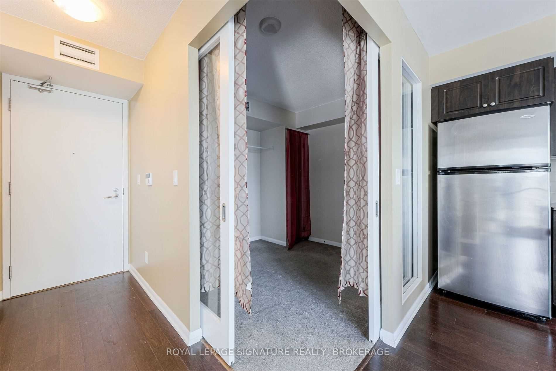 215 Fort York Blvd, #420