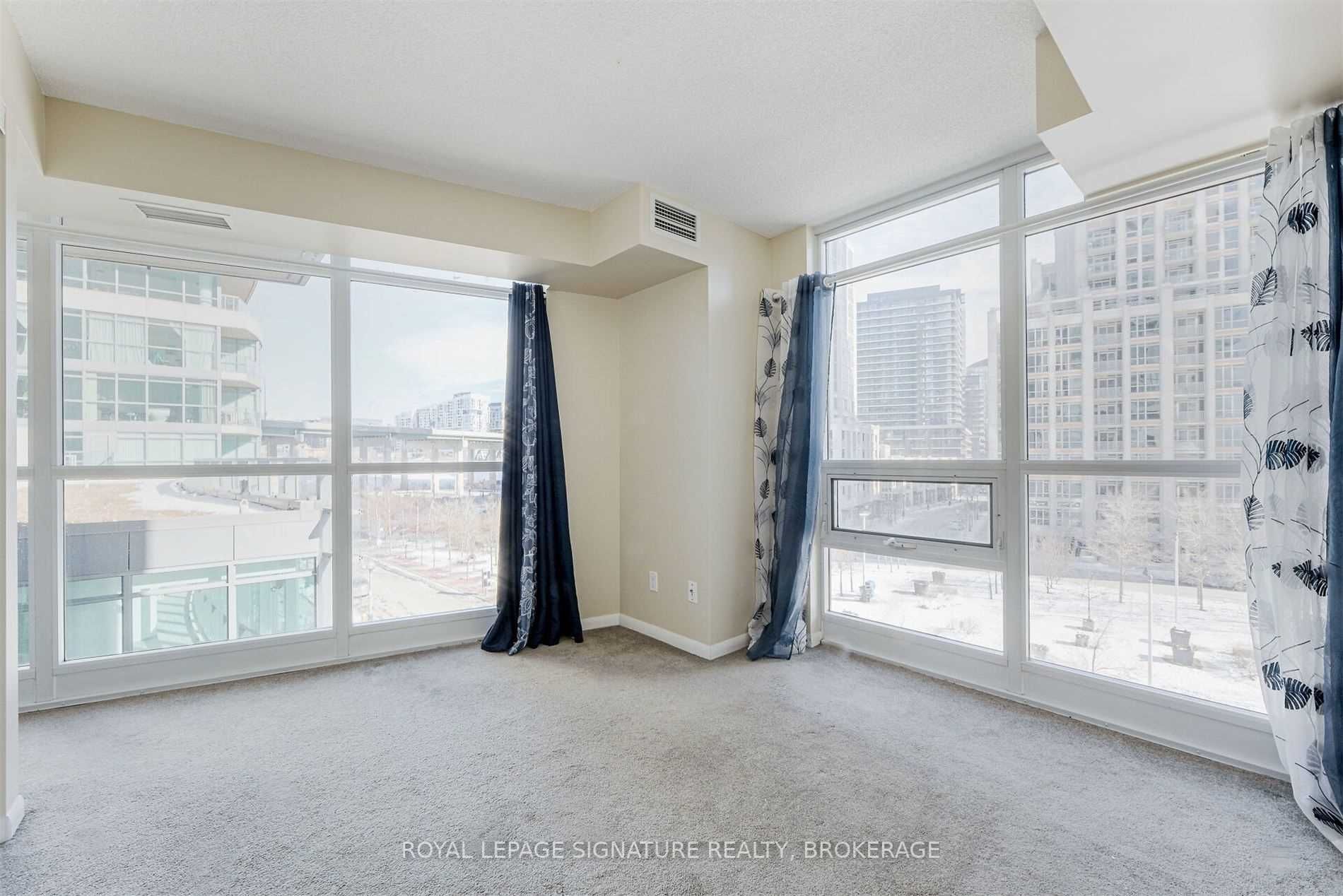 215 Fort York Blvd, #420