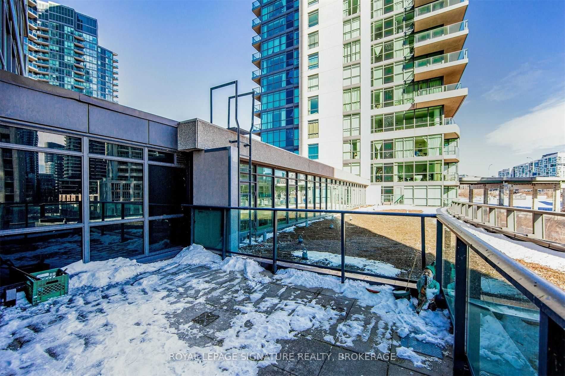 215 Fort York Blvd, #420