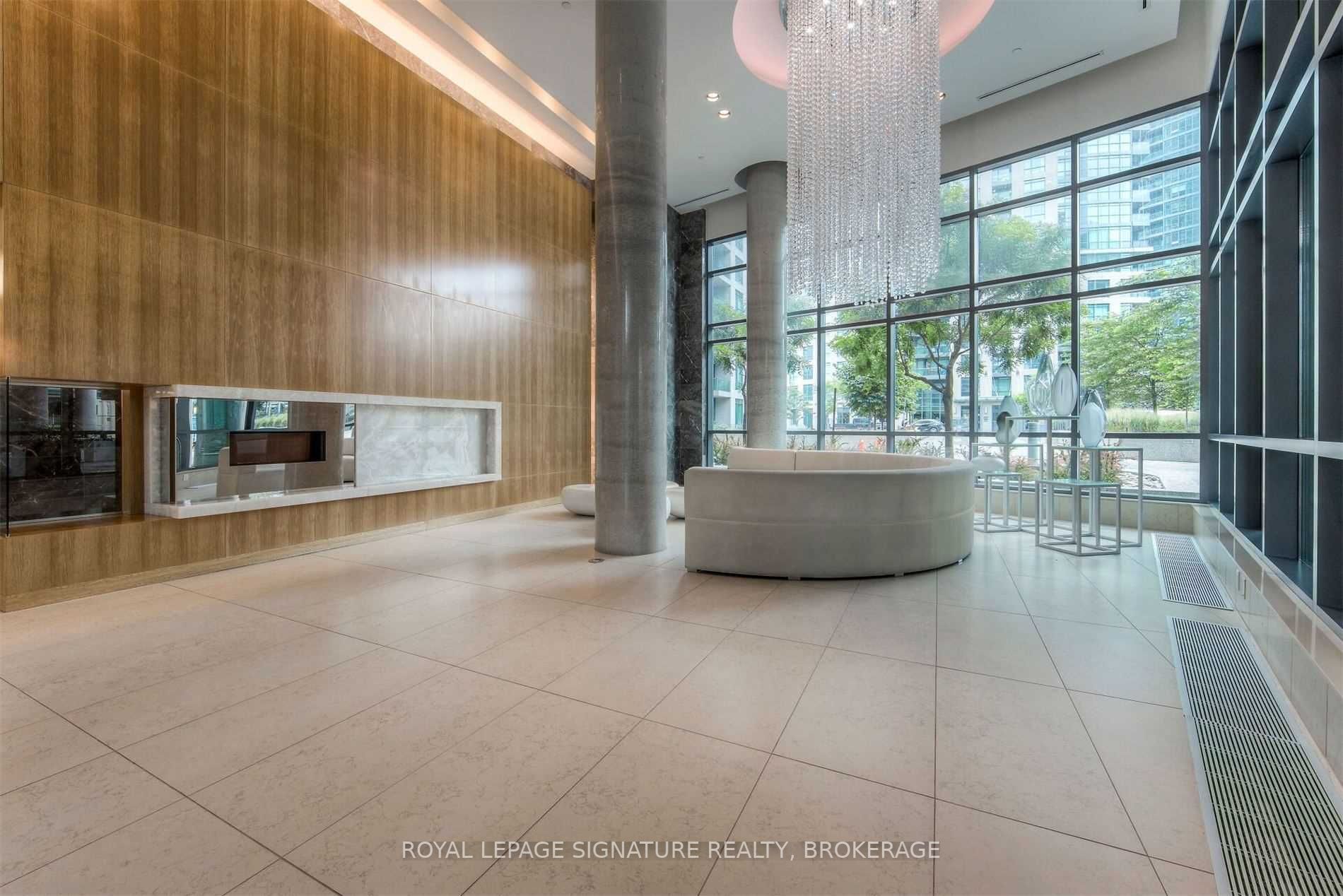 215 Fort York Blvd, #420