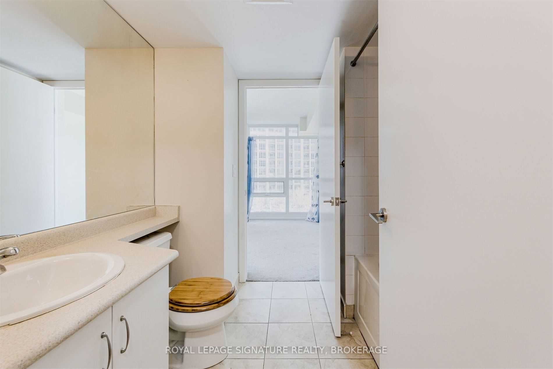 215 Fort York Blvd, #420