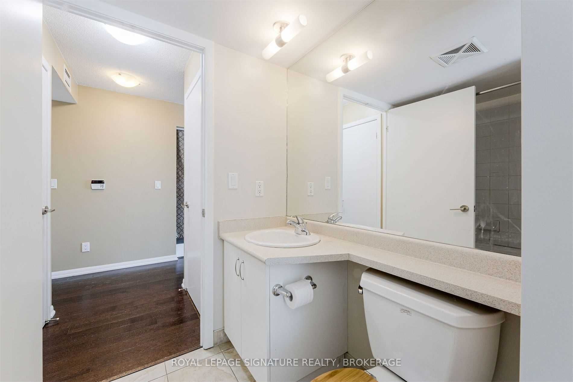 215 Fort York Blvd, #420