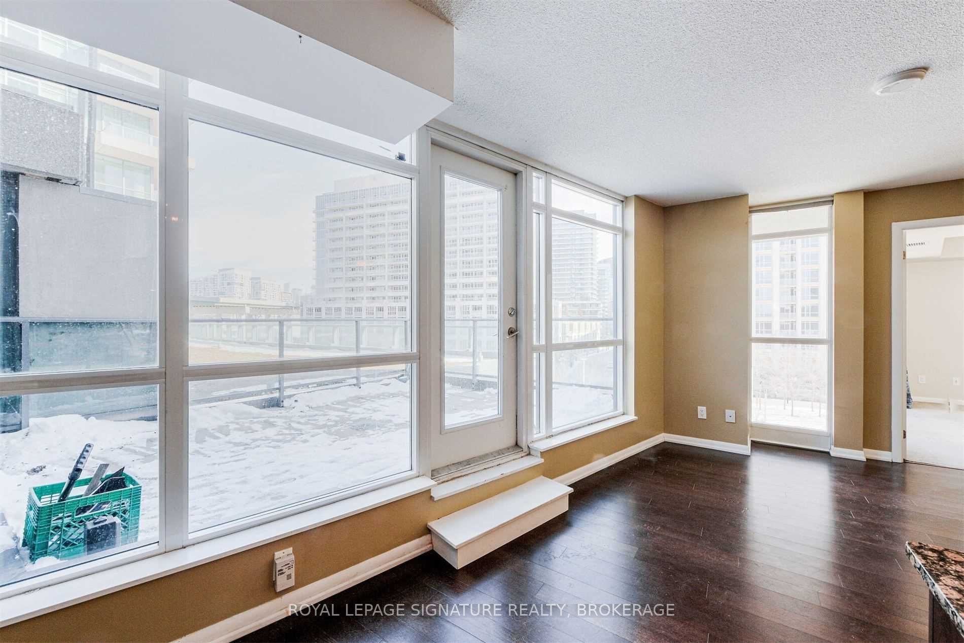 215 Fort York Blvd, #420