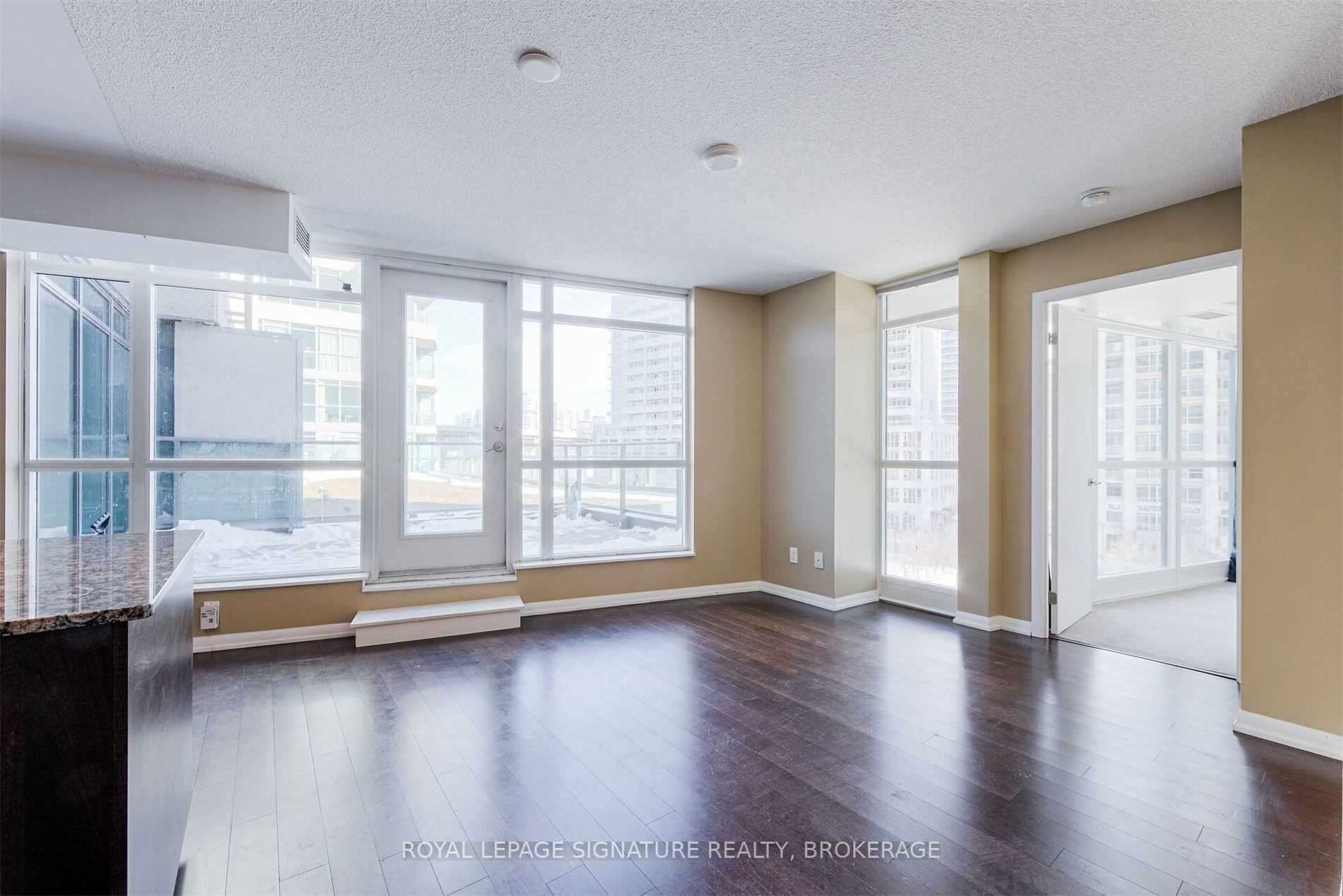 215 Fort York Blvd, #420