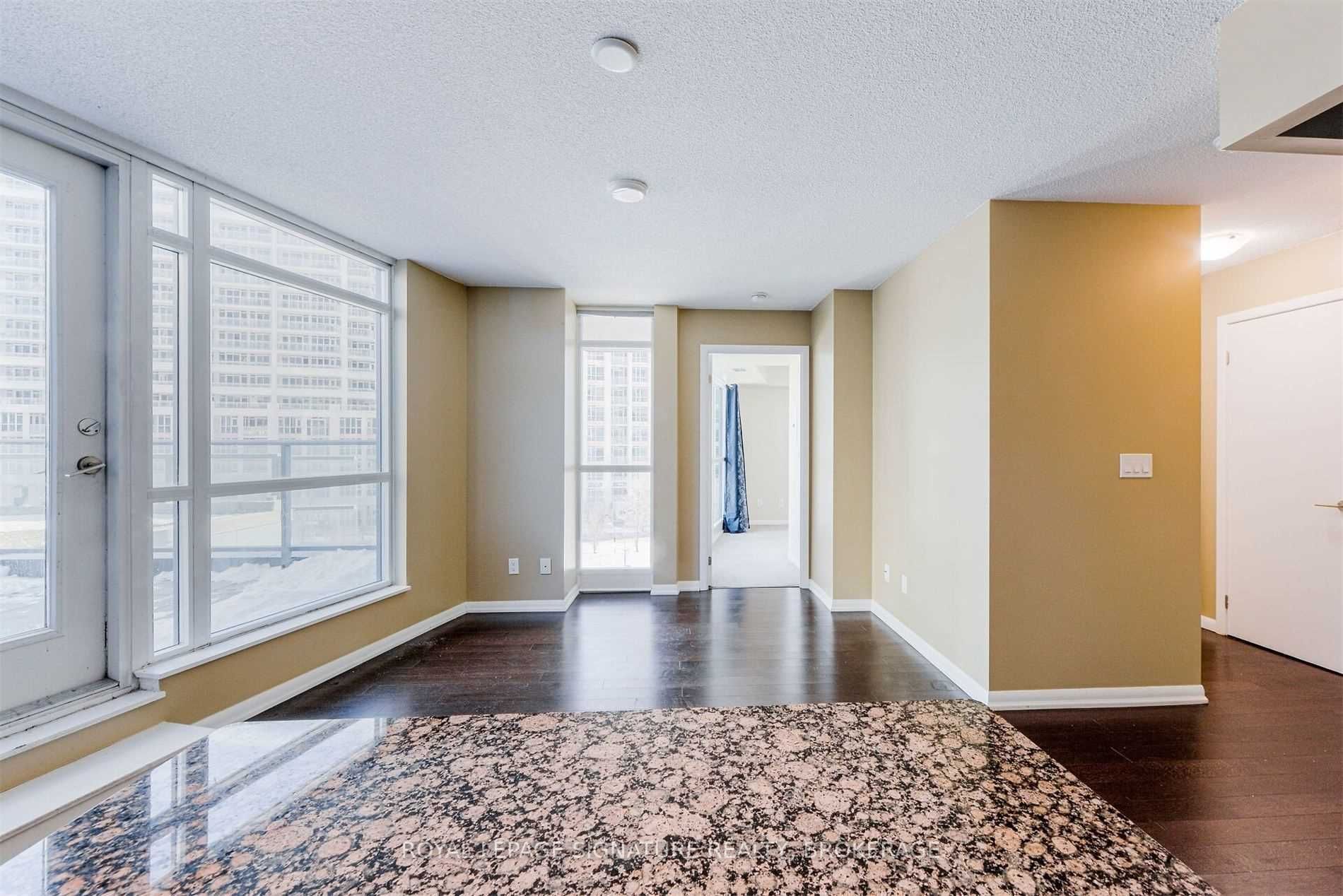 215 Fort York Blvd, #420