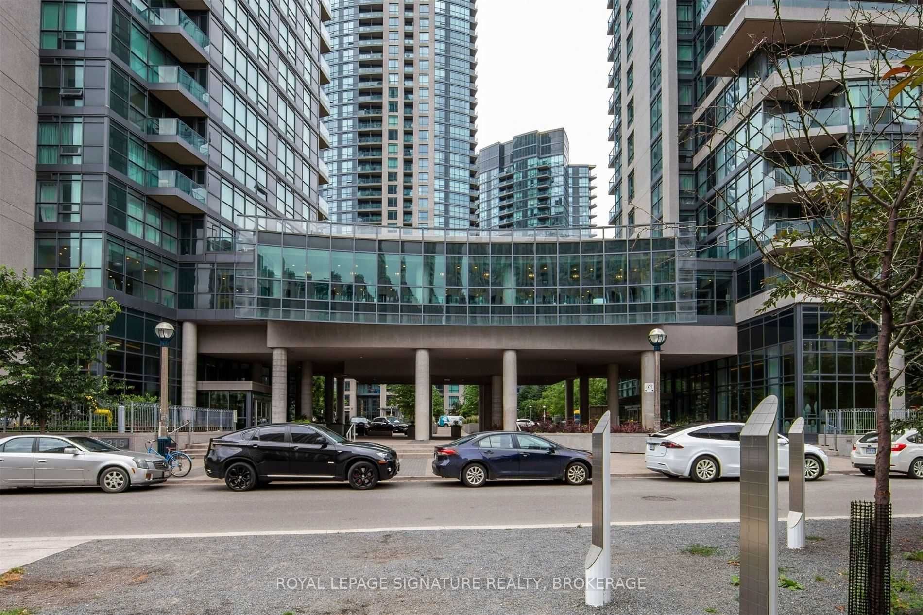 215 Fort York Blvd, #420