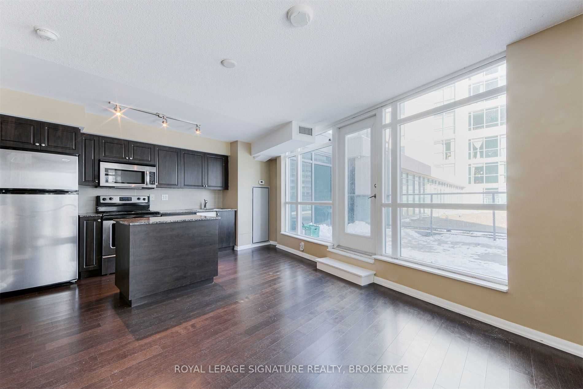 215 Fort York Blvd, #420