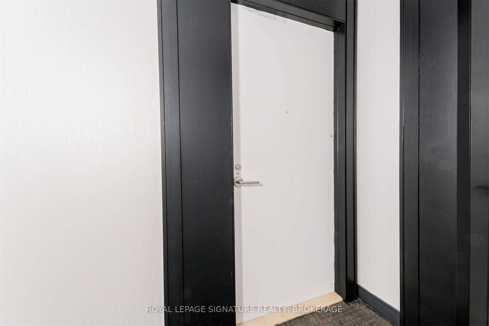 215 Fort York Blvd, #420