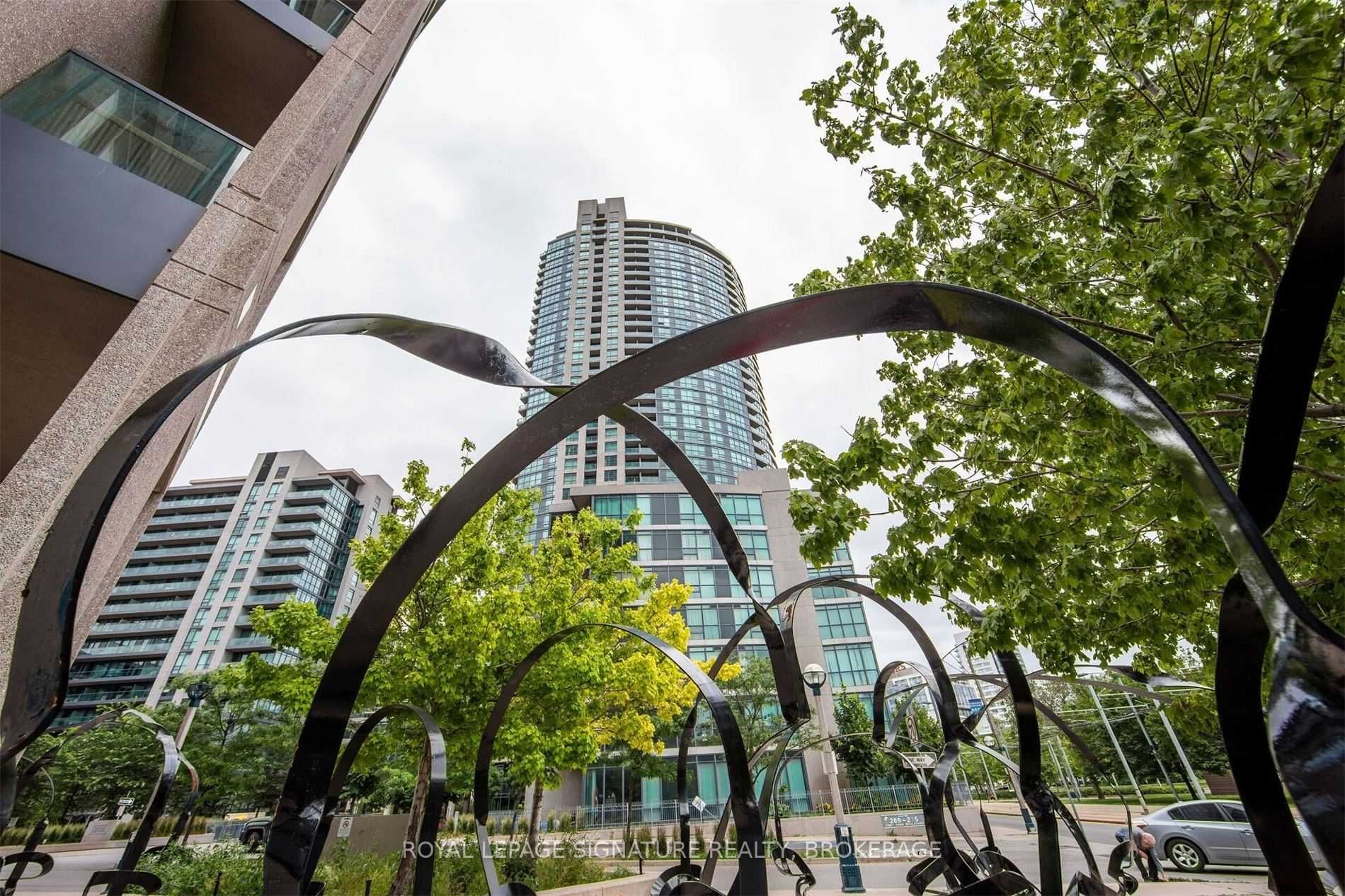 215 Fort York Blvd, #420