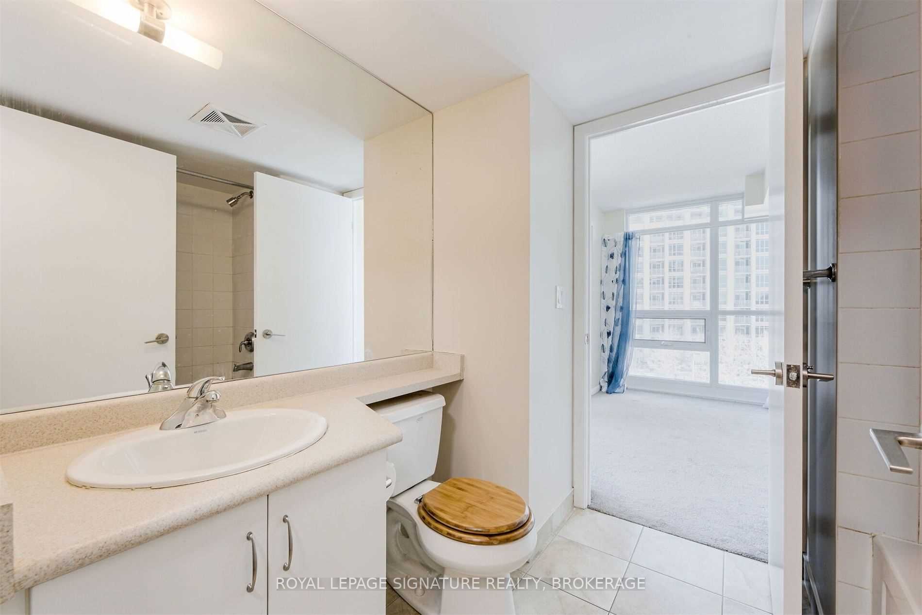 215 Fort York Blvd, #420