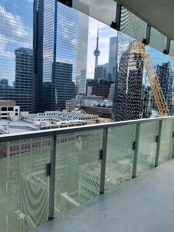 197 Yonge St, #1409