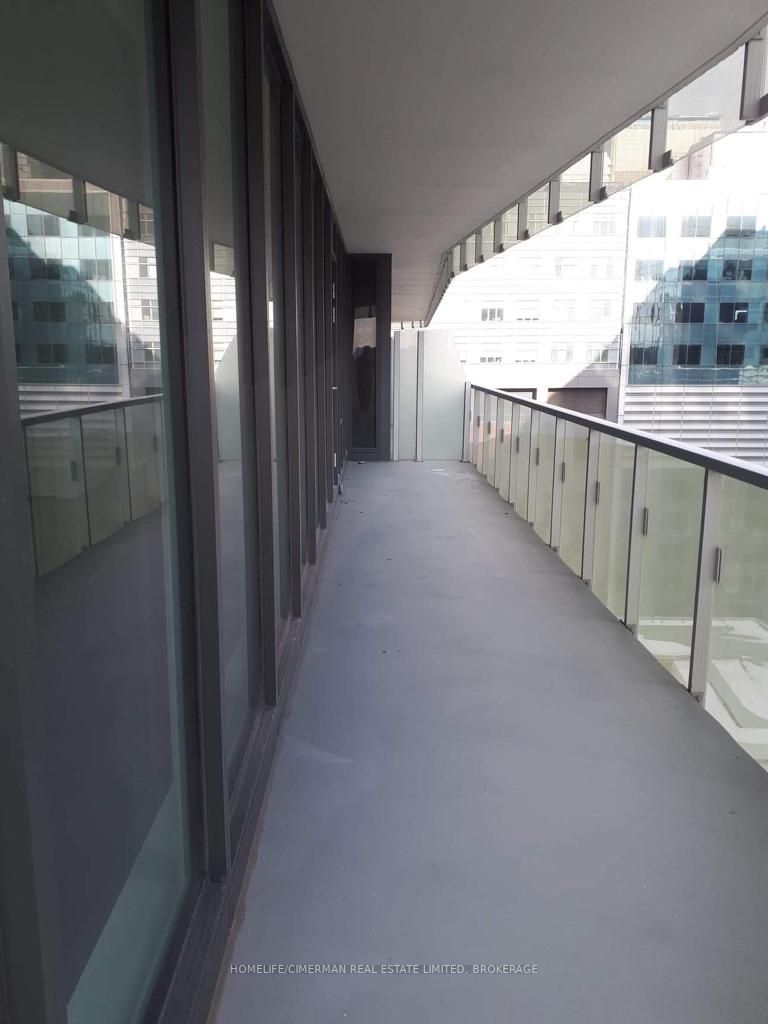 197 Yonge St, #1409