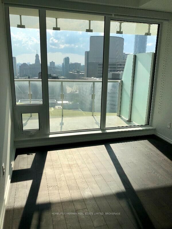 197 Yonge St, #1409