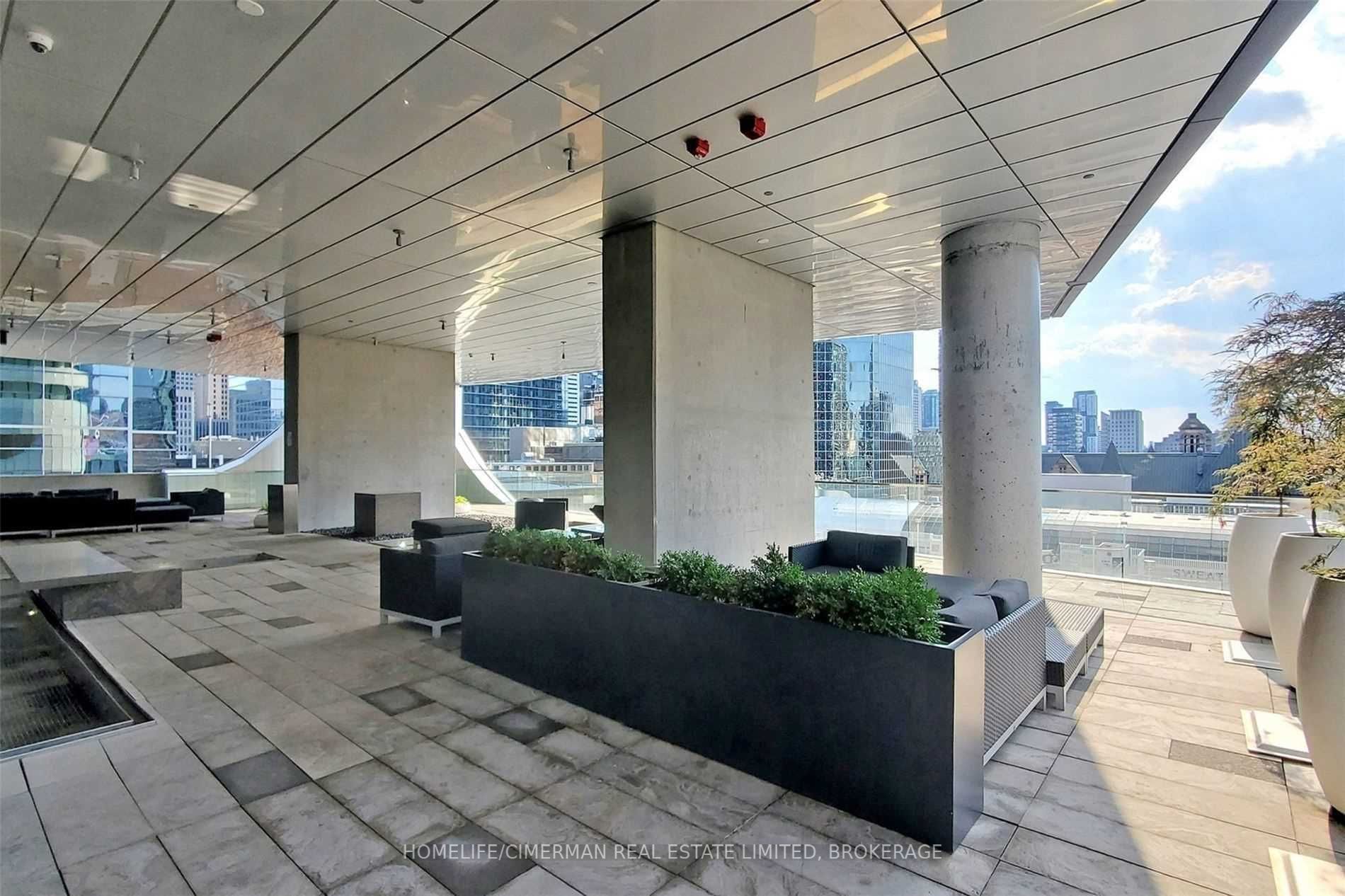 197 Yonge St, #1409