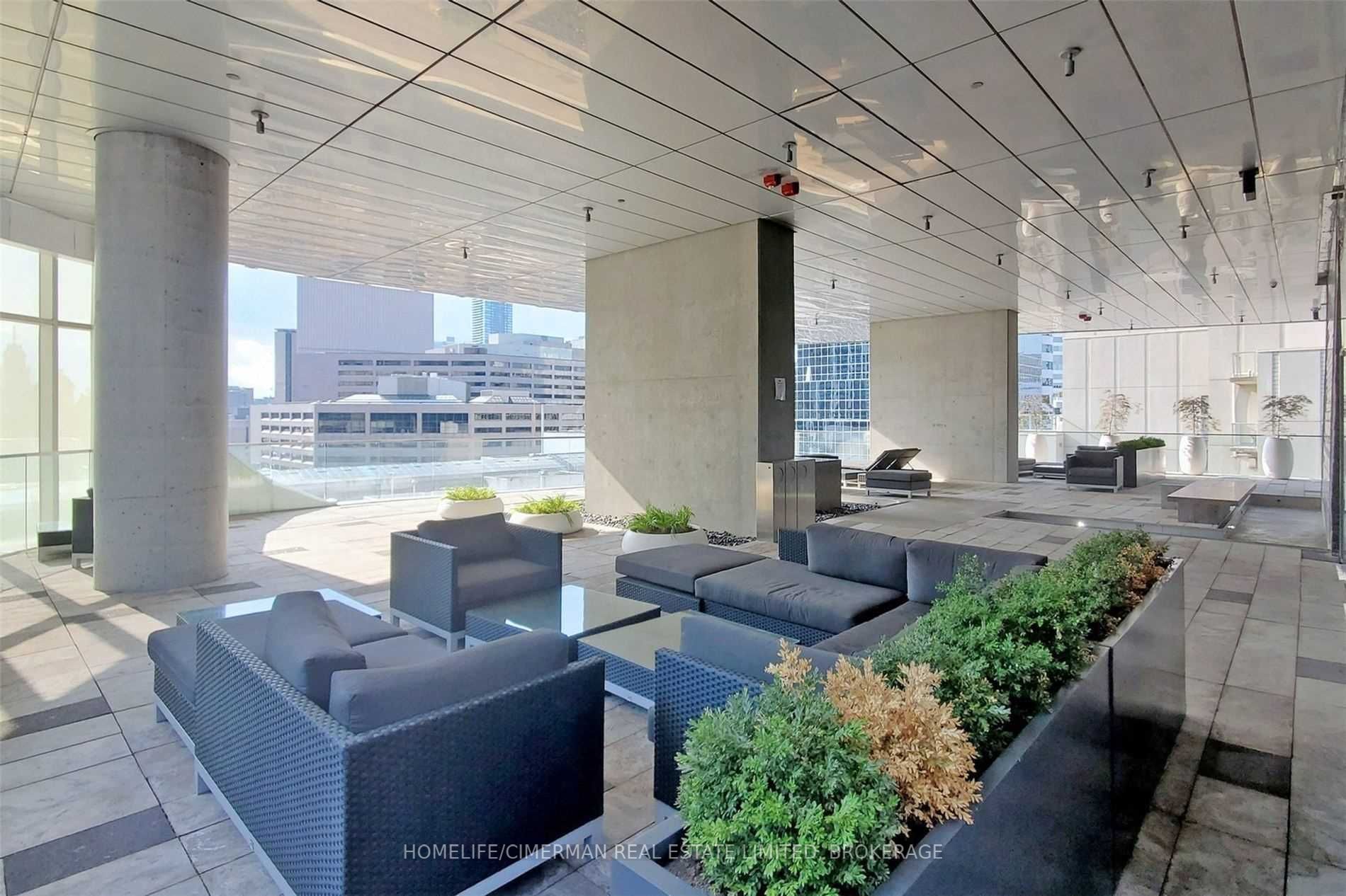 197 Yonge St, #1409