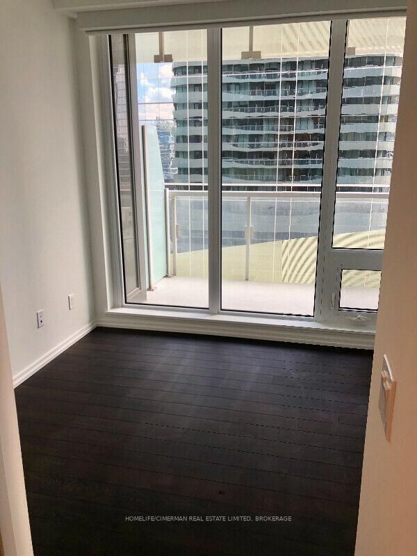 197 Yonge St, #1409