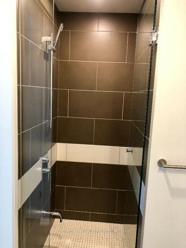 197 Yonge St, #1409
