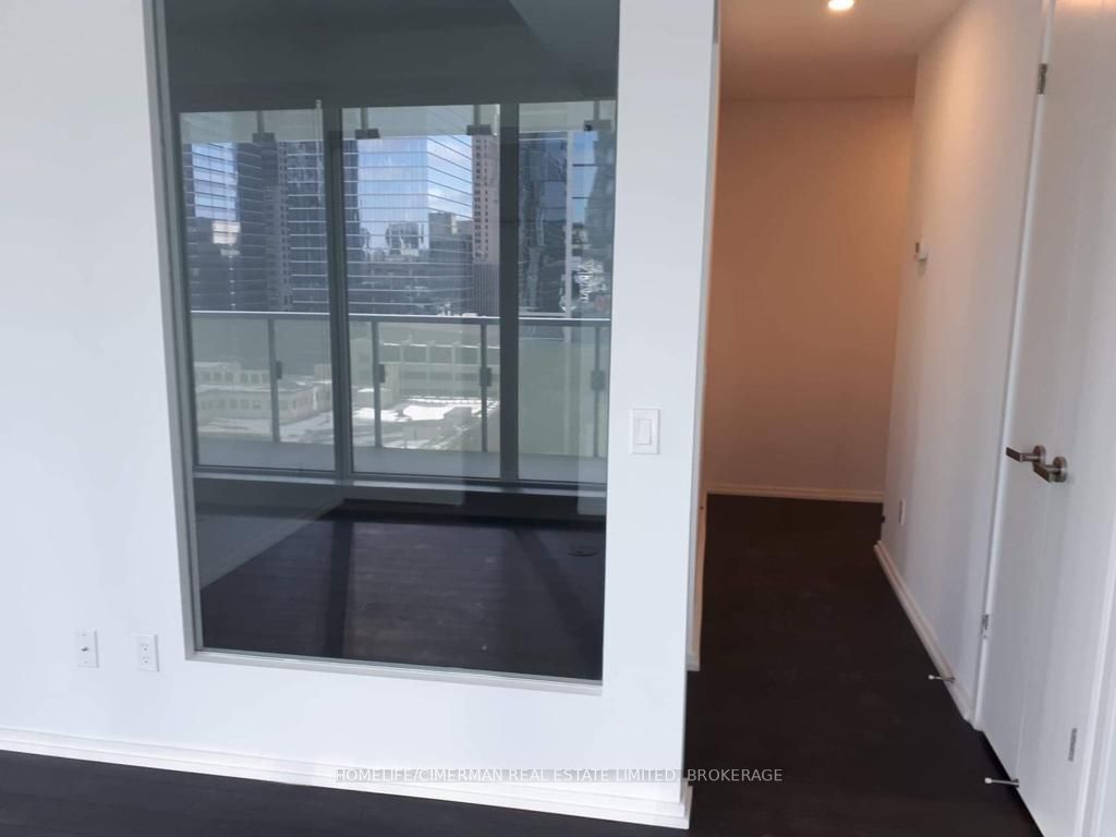 197 Yonge St, #1409
