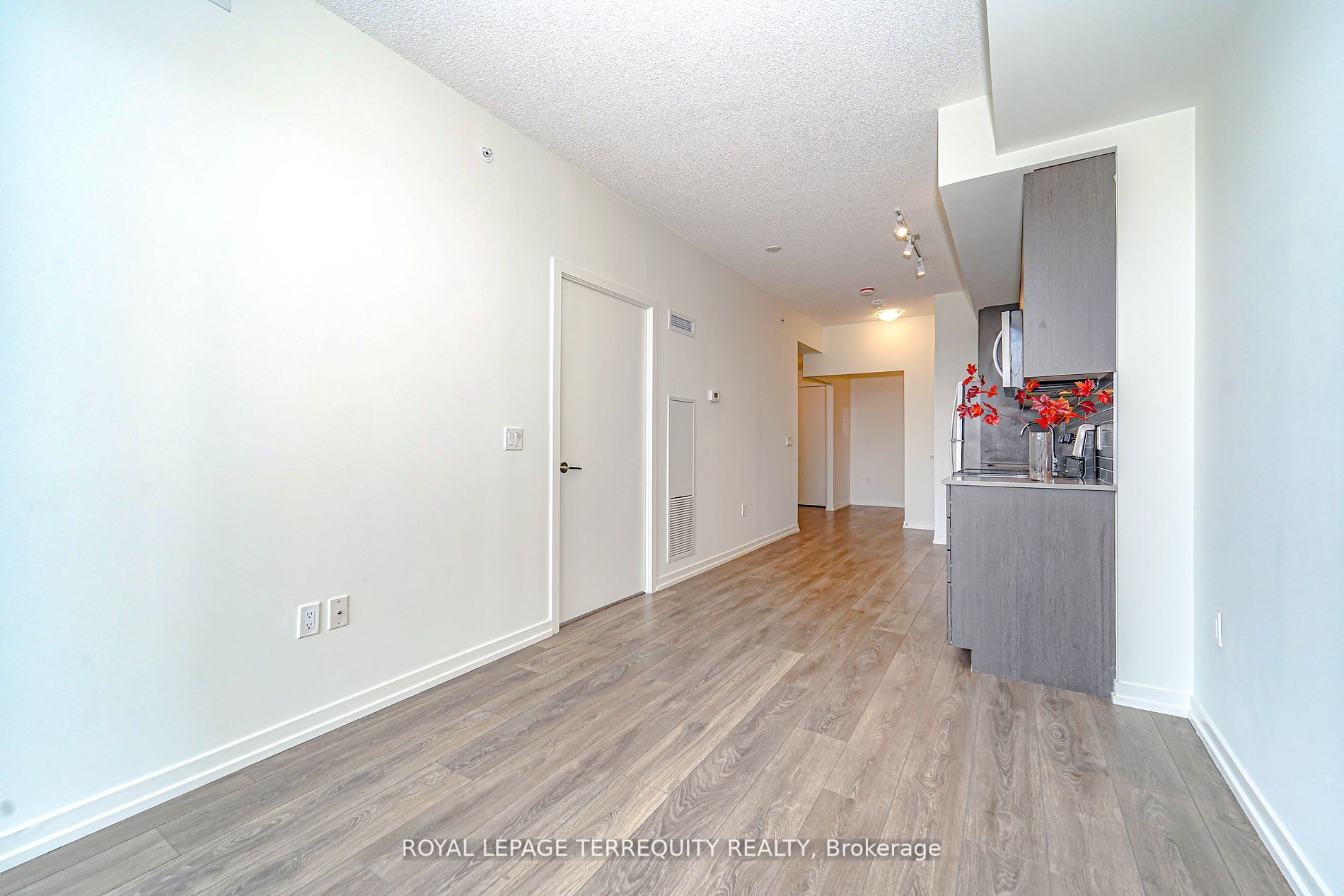3237 Bayview Ave, #601