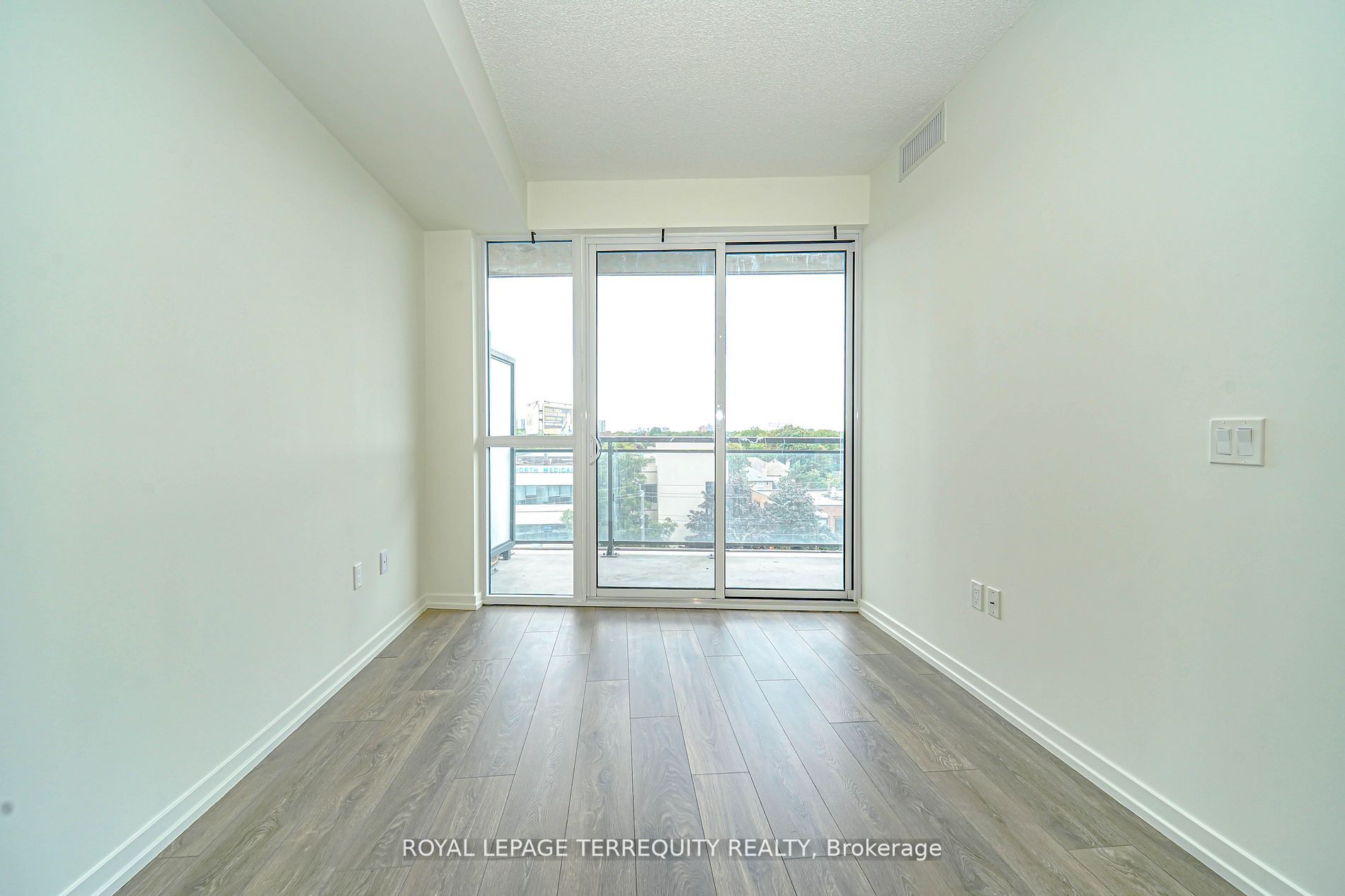 3237 Bayview Ave, #601