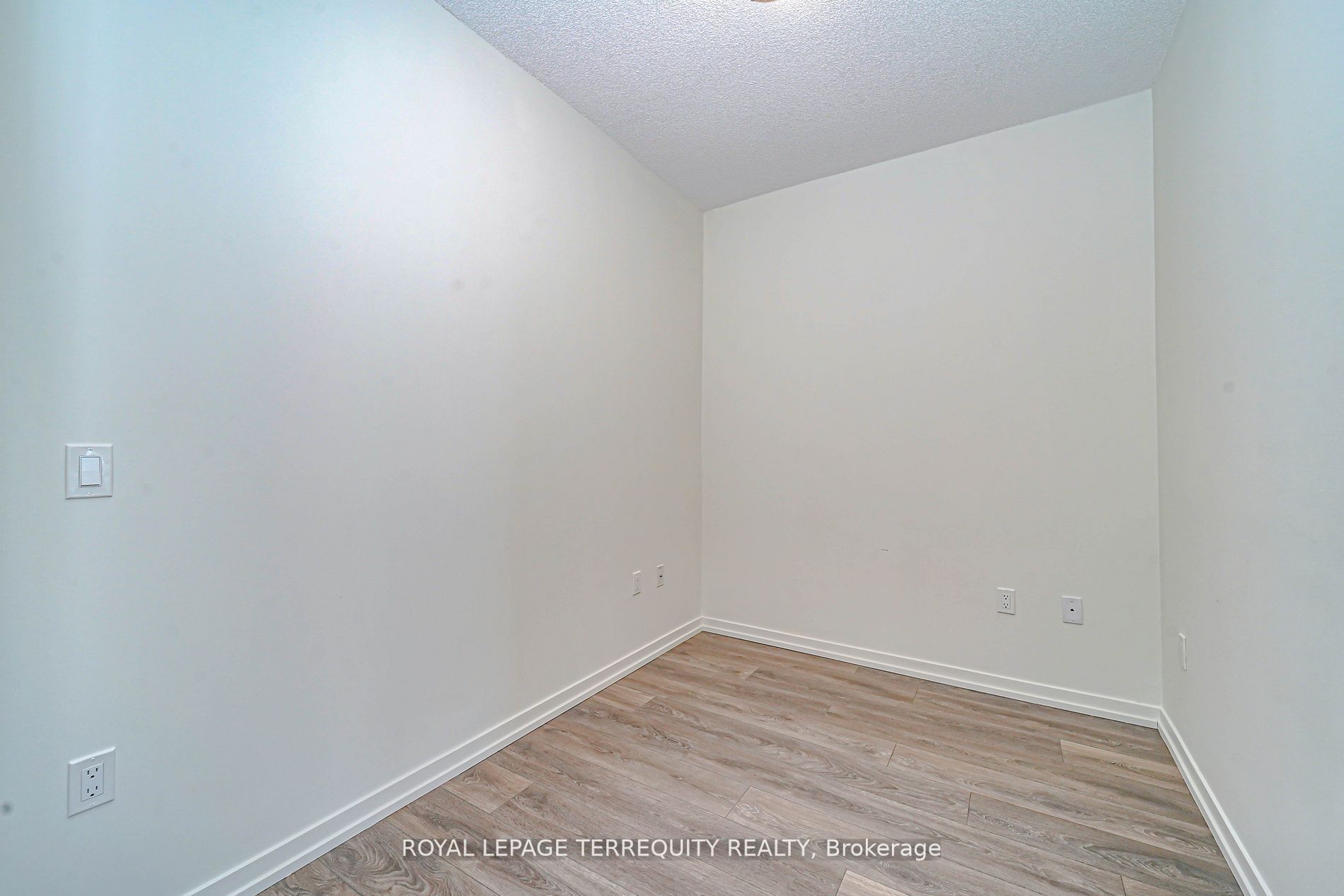 3237 Bayview Ave, #601