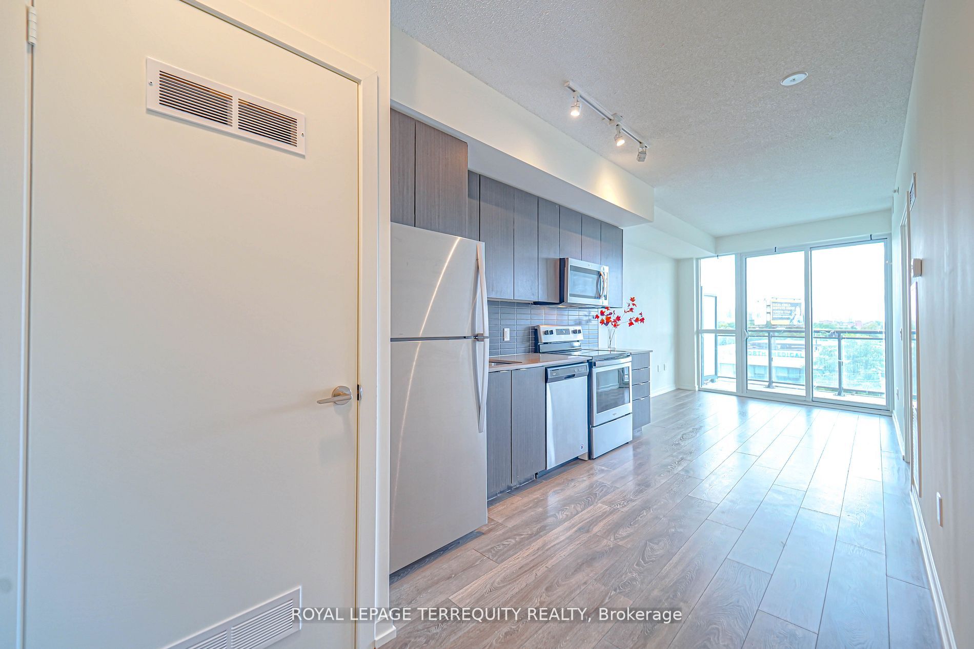 3237 Bayview Ave, #601
