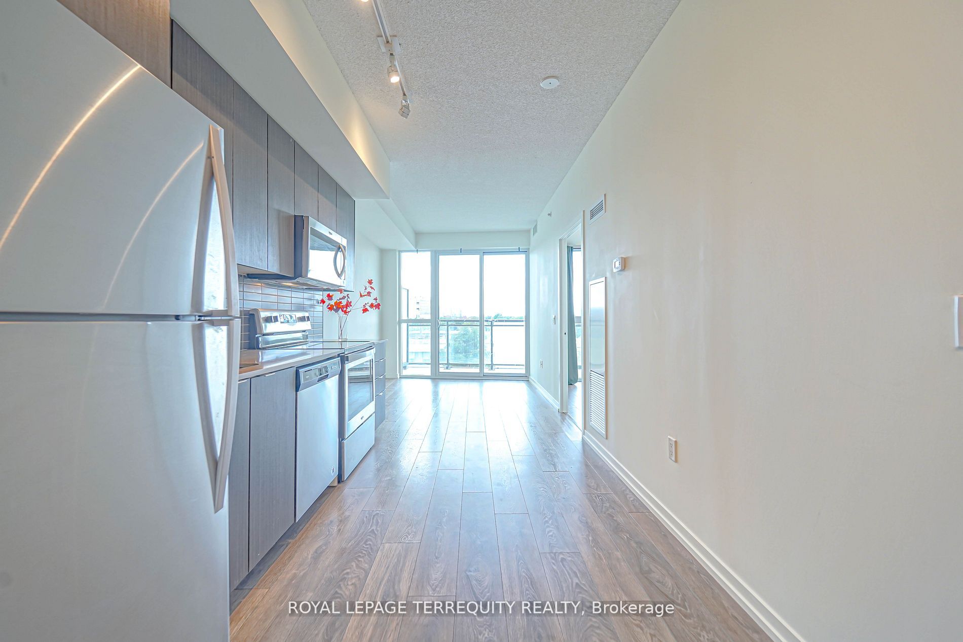3237 Bayview Ave, #601