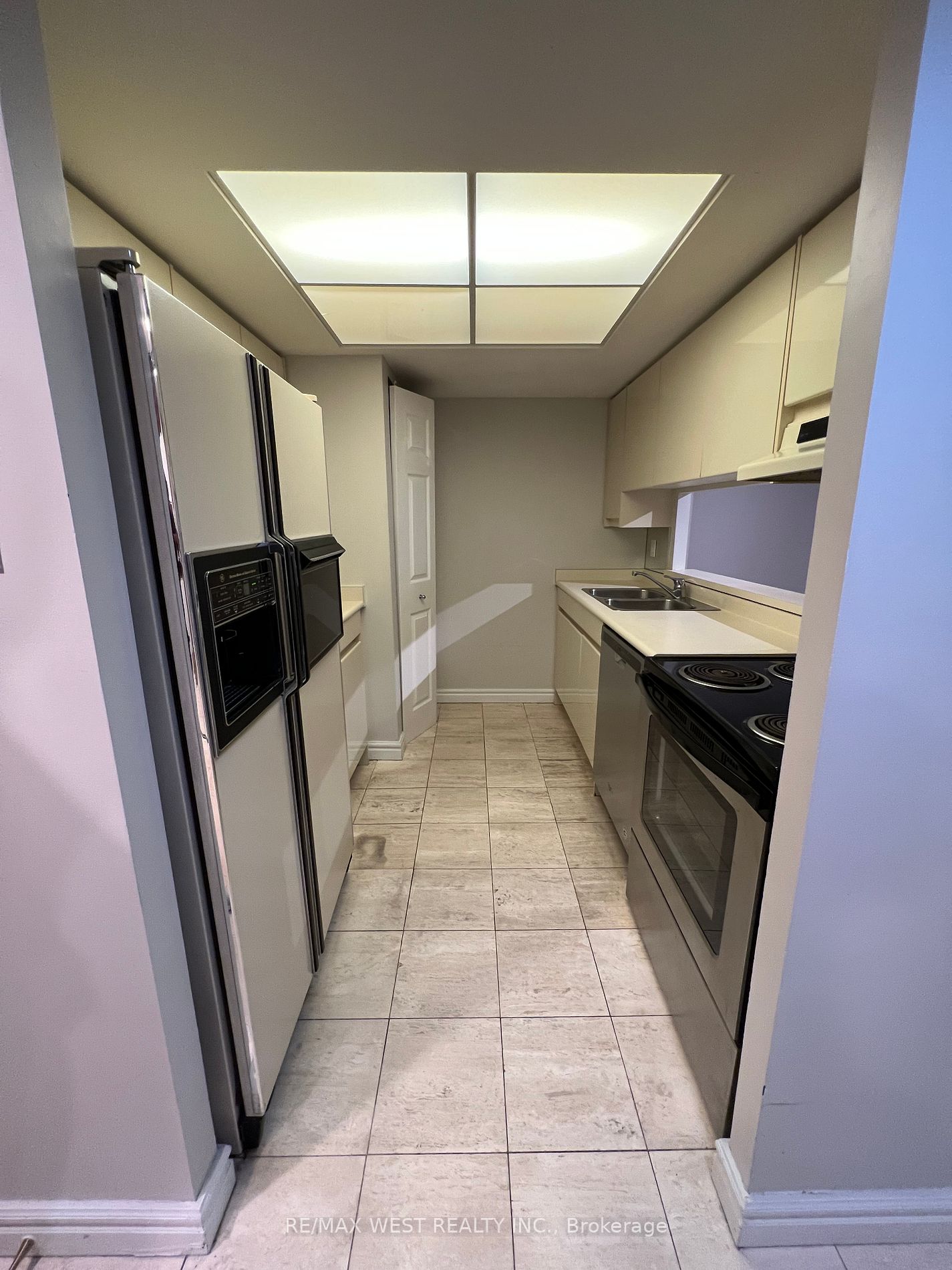 33 University Ave, #303