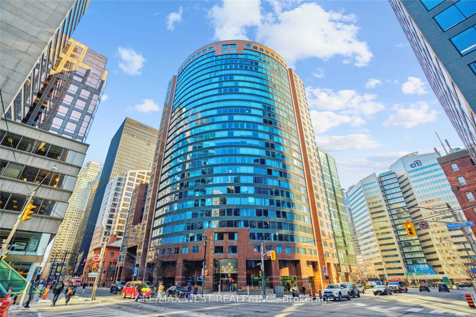 33 University Ave, #303