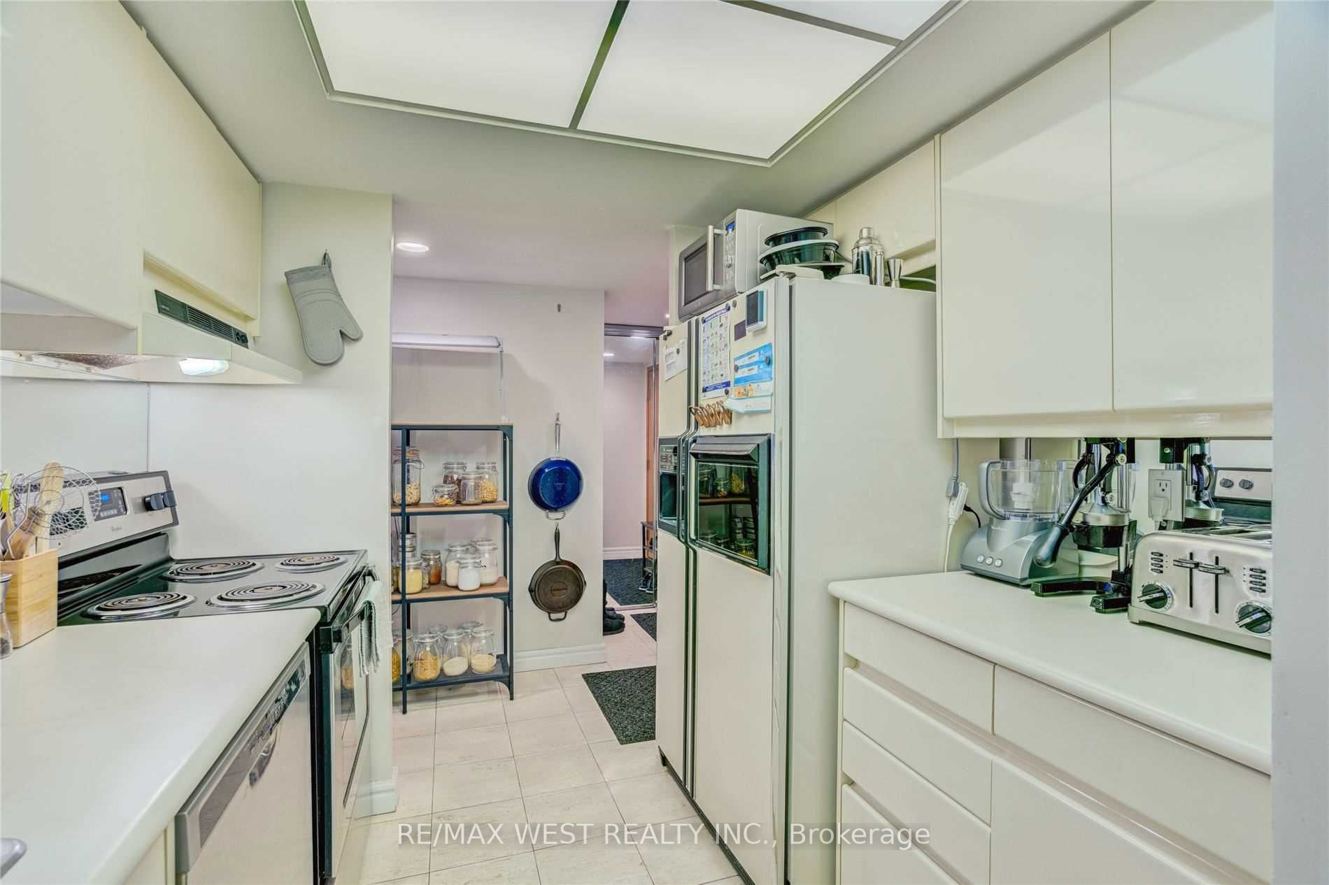 33 University Ave, #303